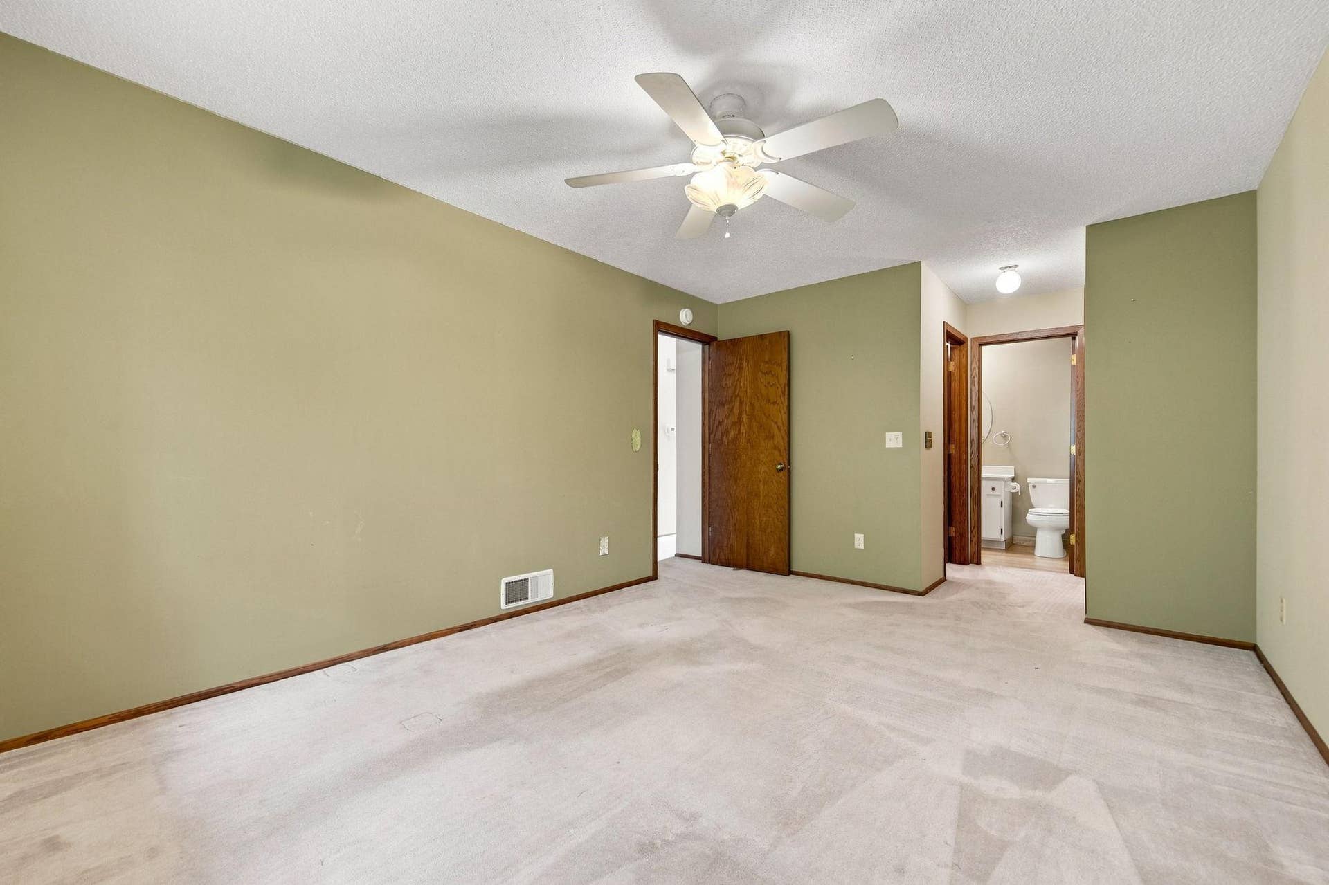 7232 Woodstock Drive, Bloomington, MN 55438 7232 Woodstock Drive, Bloomington, MN 55438