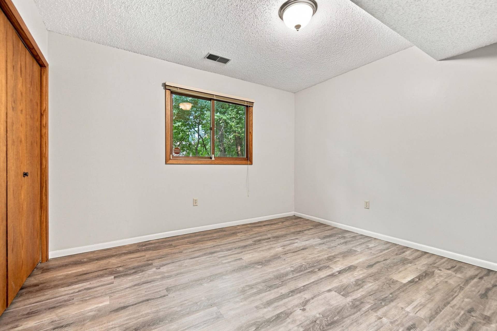 7232 Woodstock Drive, Bloomington, MN 55438 7232 Woodstock Drive, Bloomington, MN 55438