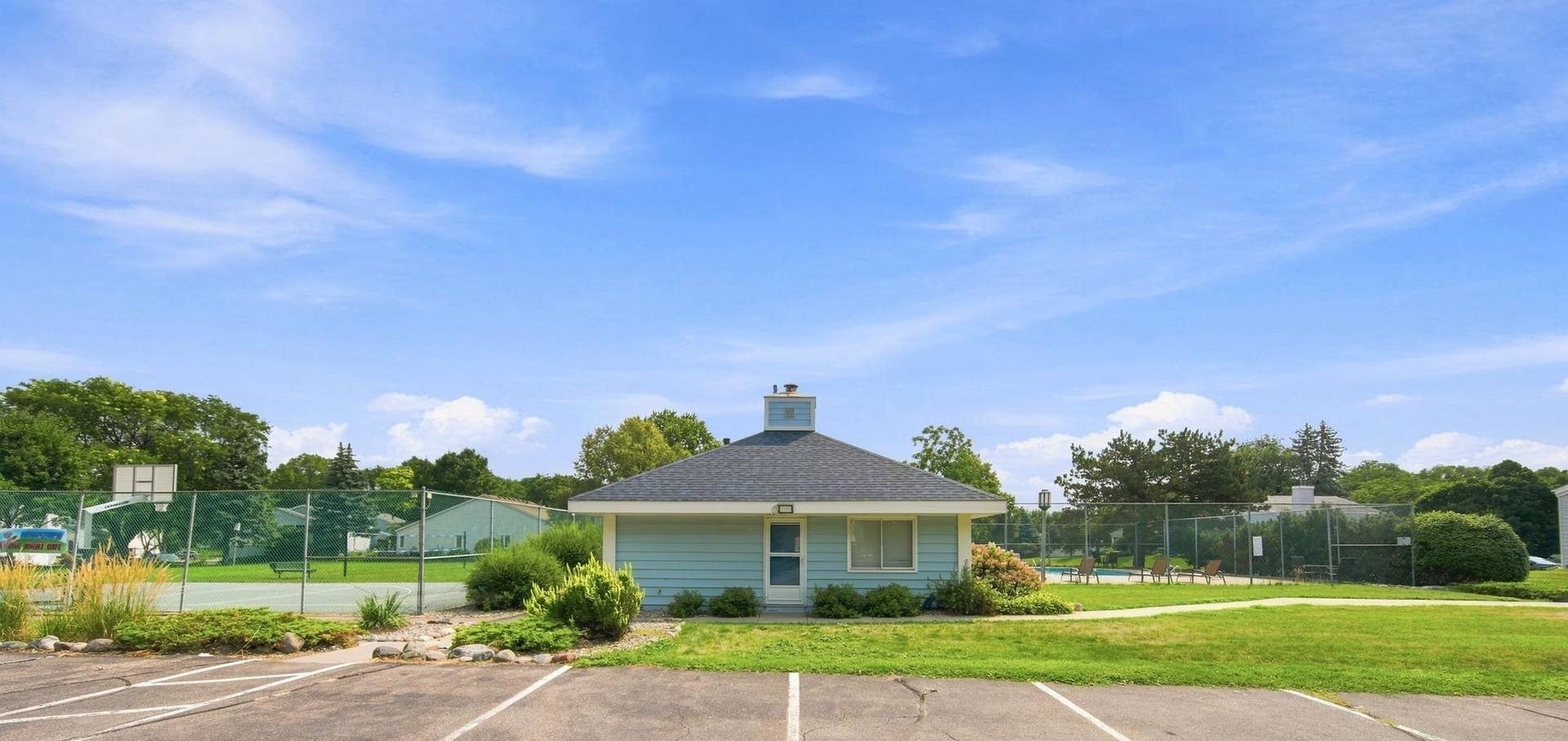 7232 Woodstock Drive, Bloomington, MN 55438 7232 Woodstock Drive, Bloomington, MN 55438