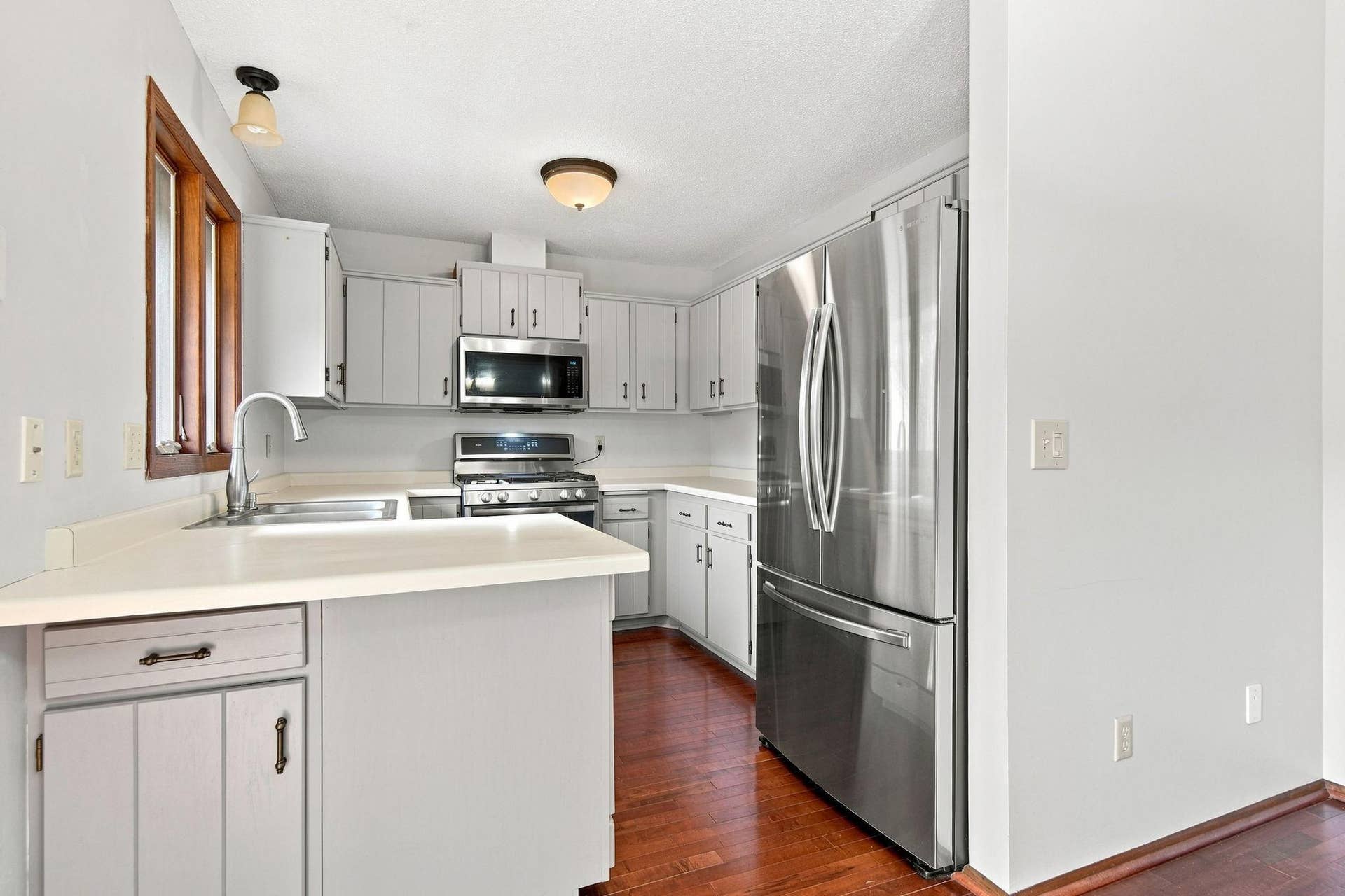 7232 Woodstock Drive, Bloomington, MN 55438 7232 Woodstock Drive, Bloomington, MN 55438