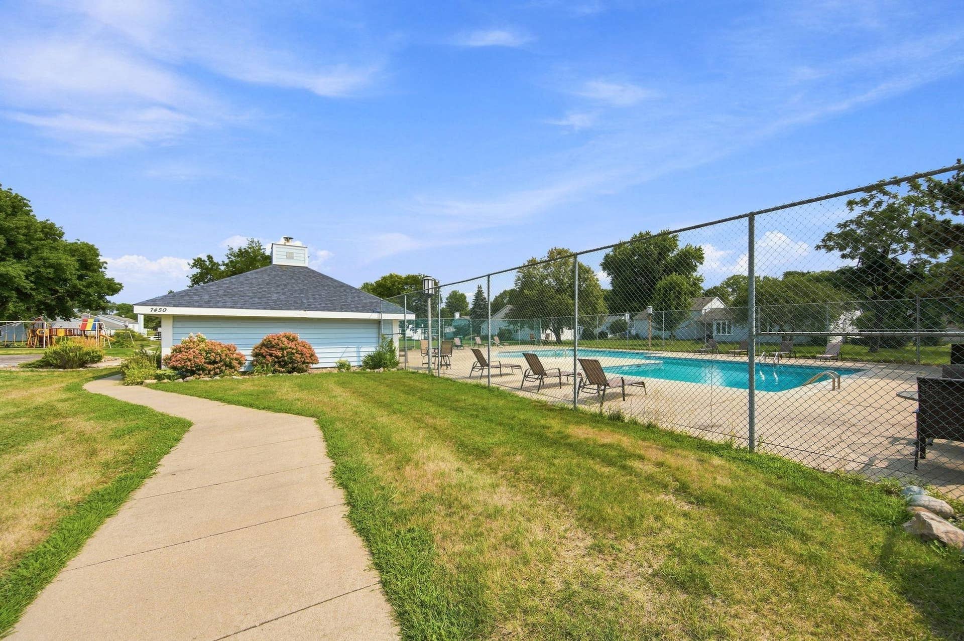 7232 Woodstock Drive, Bloomington, MN 55438 7232 Woodstock Drive, Bloomington, MN 55438