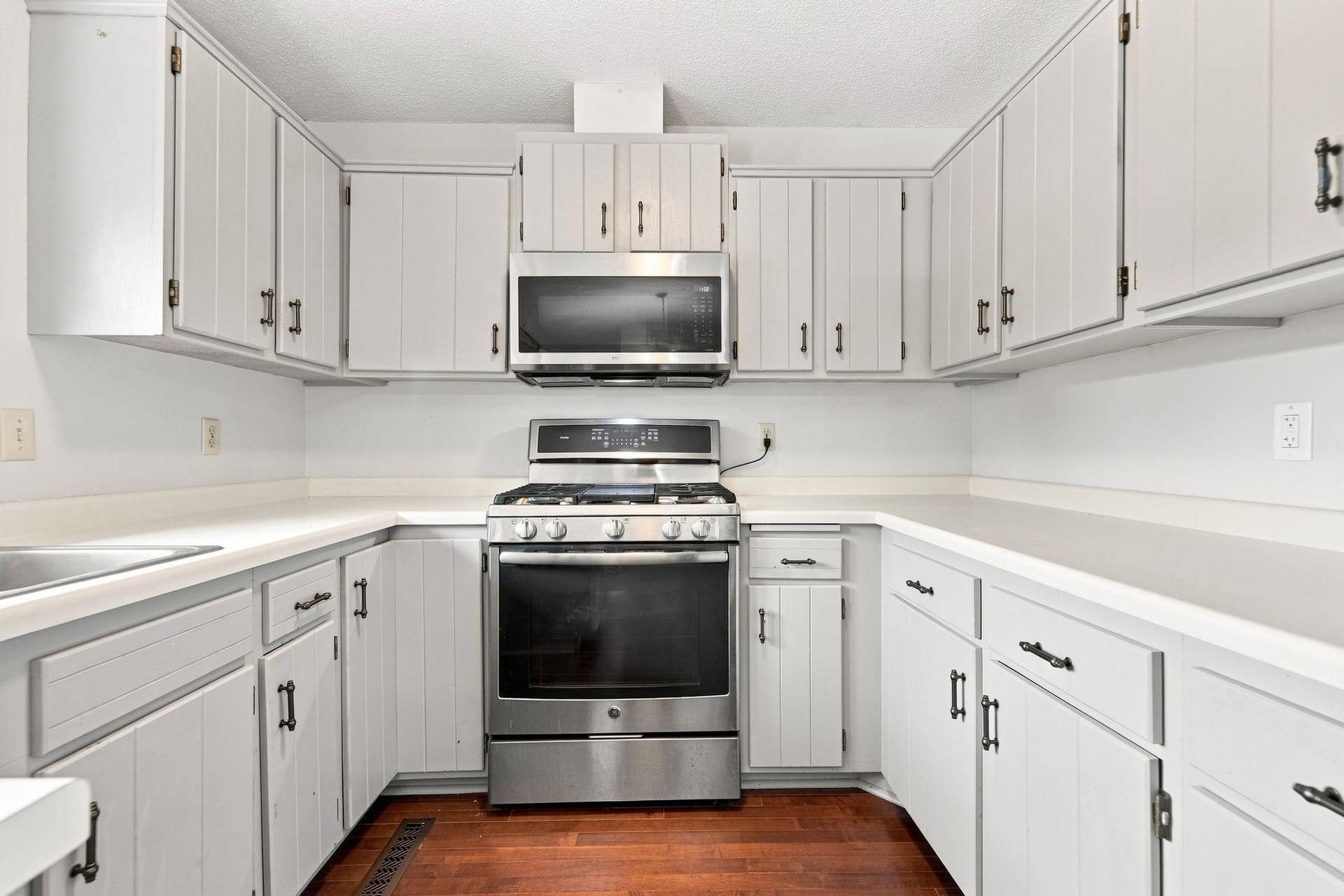 7232 Woodstock Drive, Bloomington, MN 55438 7232 Woodstock Drive, Bloomington, MN 55438