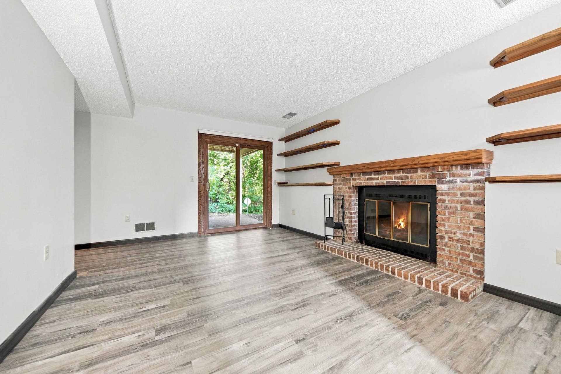 7232 Woodstock Drive, Bloomington, MN 55438 7232 Woodstock Drive, Bloomington, MN 55438