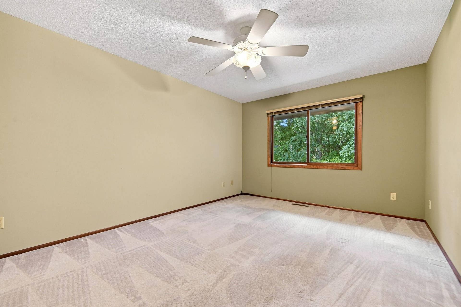 7232 Woodstock Drive, Bloomington, MN 55438 7232 Woodstock Drive, Bloomington, MN 55438