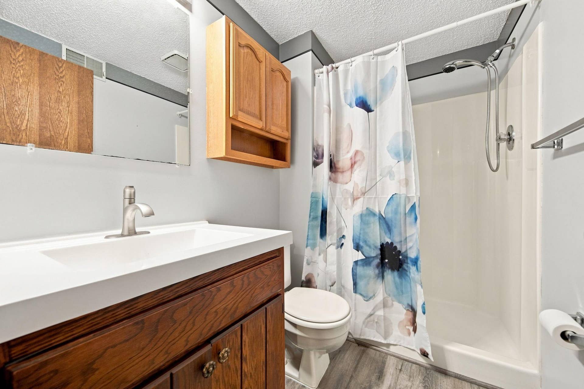 7232 Woodstock Drive, Bloomington, MN 55438 7232 Woodstock Drive, Bloomington, MN 55438