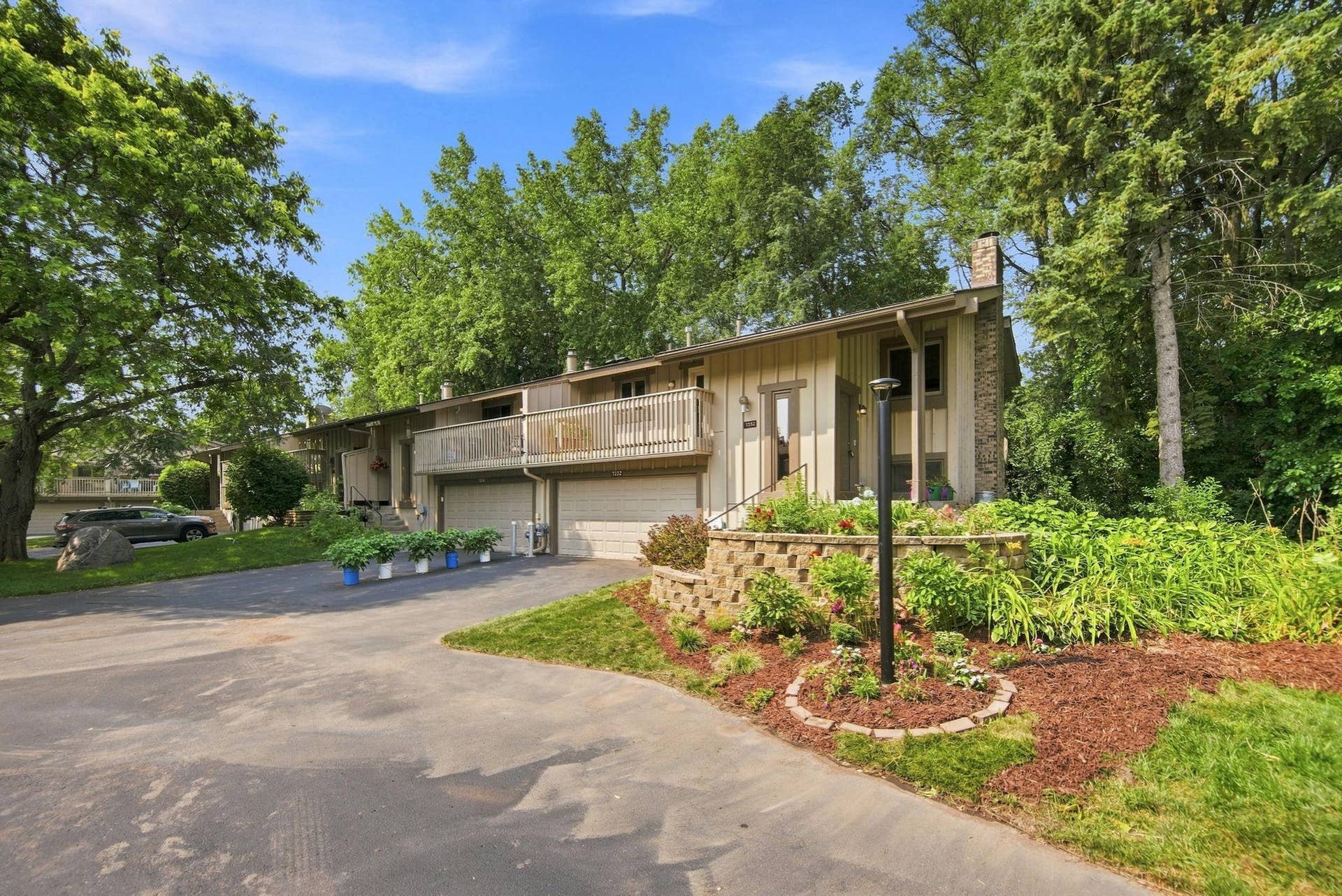 7232 Woodstock Drive, Bloomington, MN 55438 7232 Woodstock Drive, Bloomington, MN 55438