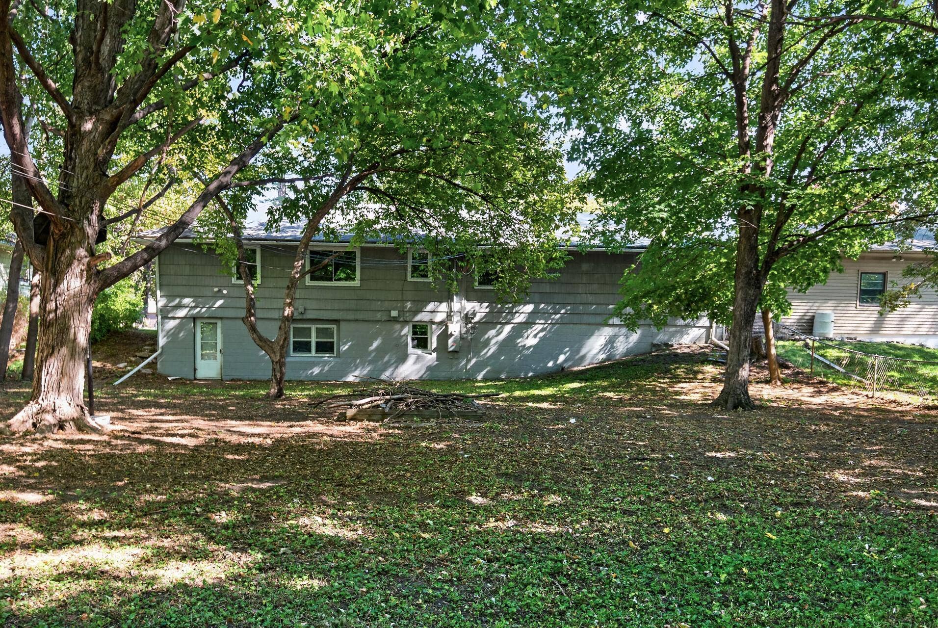 6913 Toledo Avenue N, Brooklyn Center, MN 55429 6913 Toledo Avenue N, Brooklyn Center, MN 55429