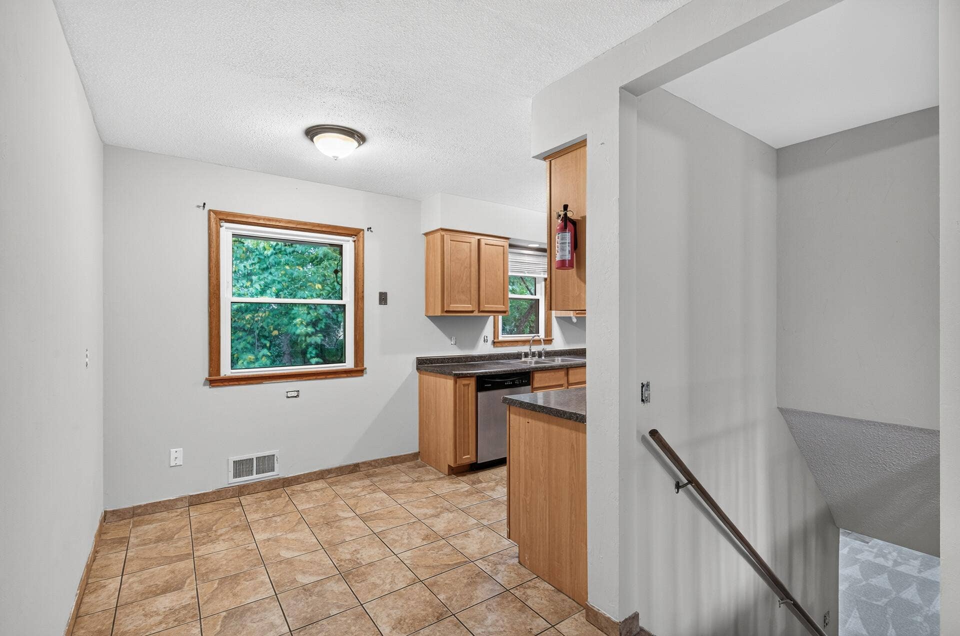 6913 Toledo Avenue N, Brooklyn Center, MN 55429 23_6913_Toledo7 (1)_mls.jpg