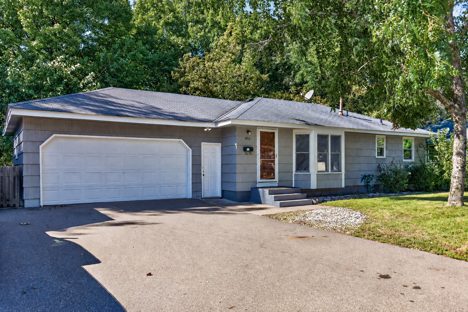 6913 Toledo Avenue N, Brooklyn Center, MN 55429 6913 Toledo Avenue N, Brooklyn Center, MN 55429