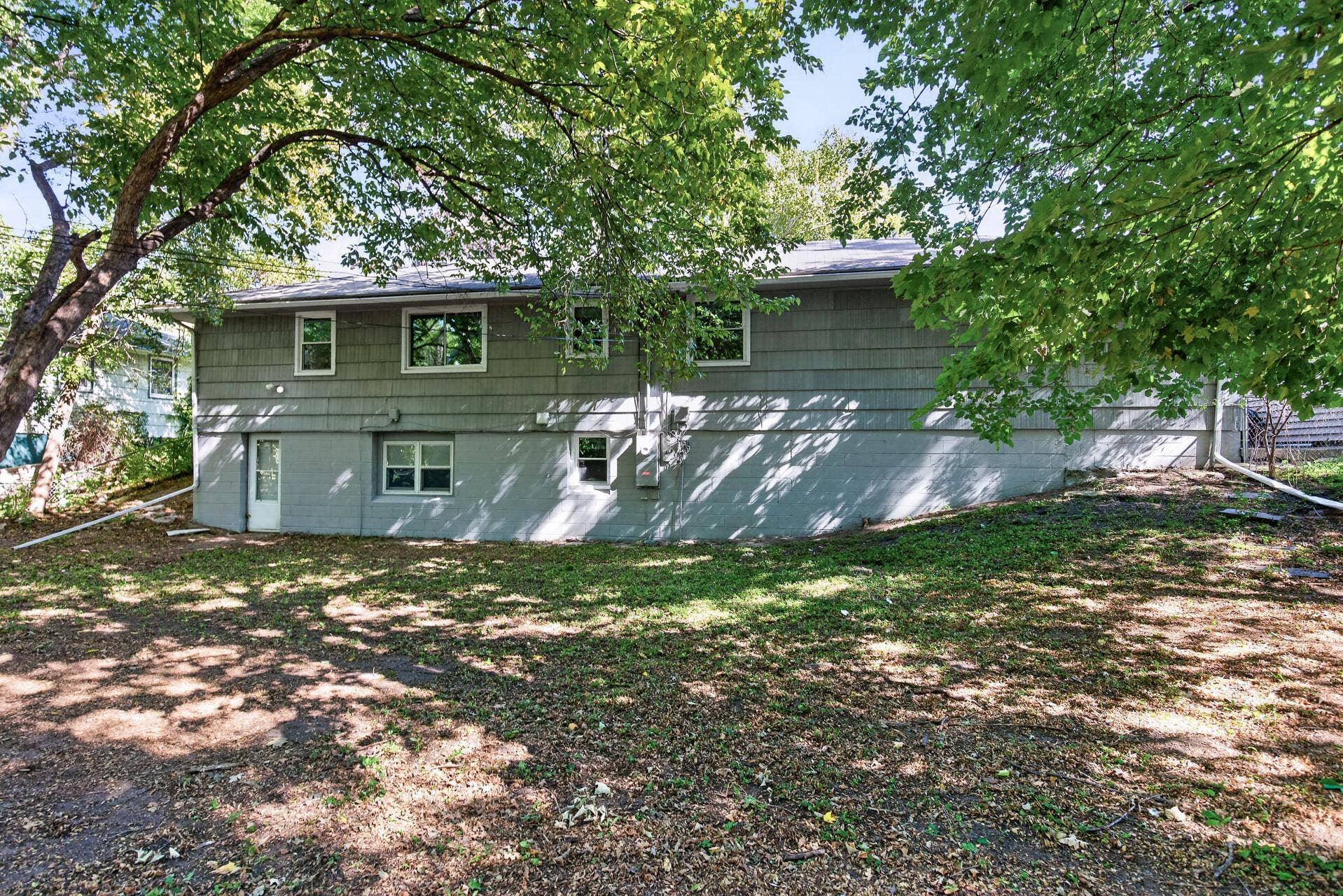 6913 Toledo Avenue N, Brooklyn Center, MN 55429 6913 Toledo Avenue N, Brooklyn Center, MN 55429