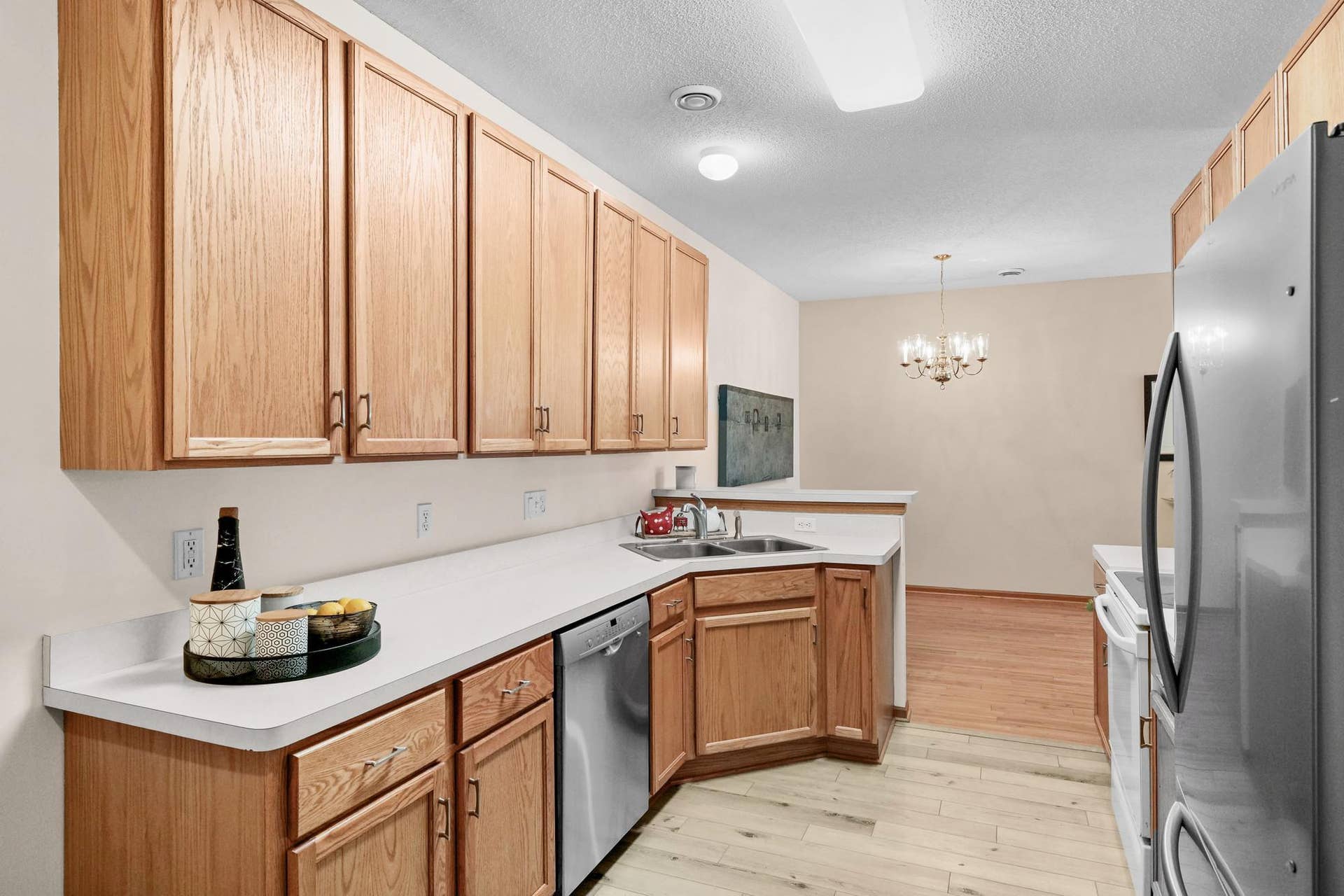 9153 Holly Lane N, Maple Grove, MN 55311 9153 Holly Lane N, Maple Grove, MN 55311