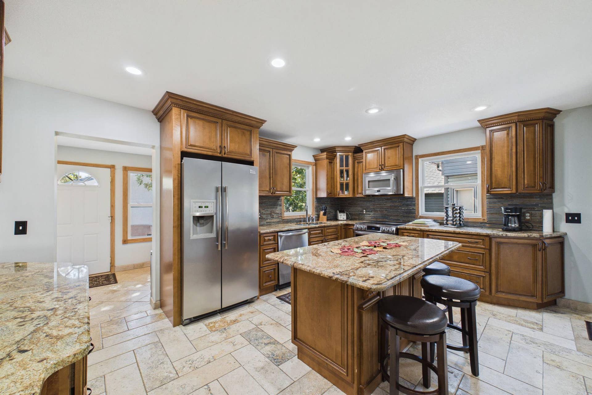 186 Hurley Street E, West Saint Paul, MN 55118 Granite counter tops, center island with eat in opportunities, tons of storage cabinets.