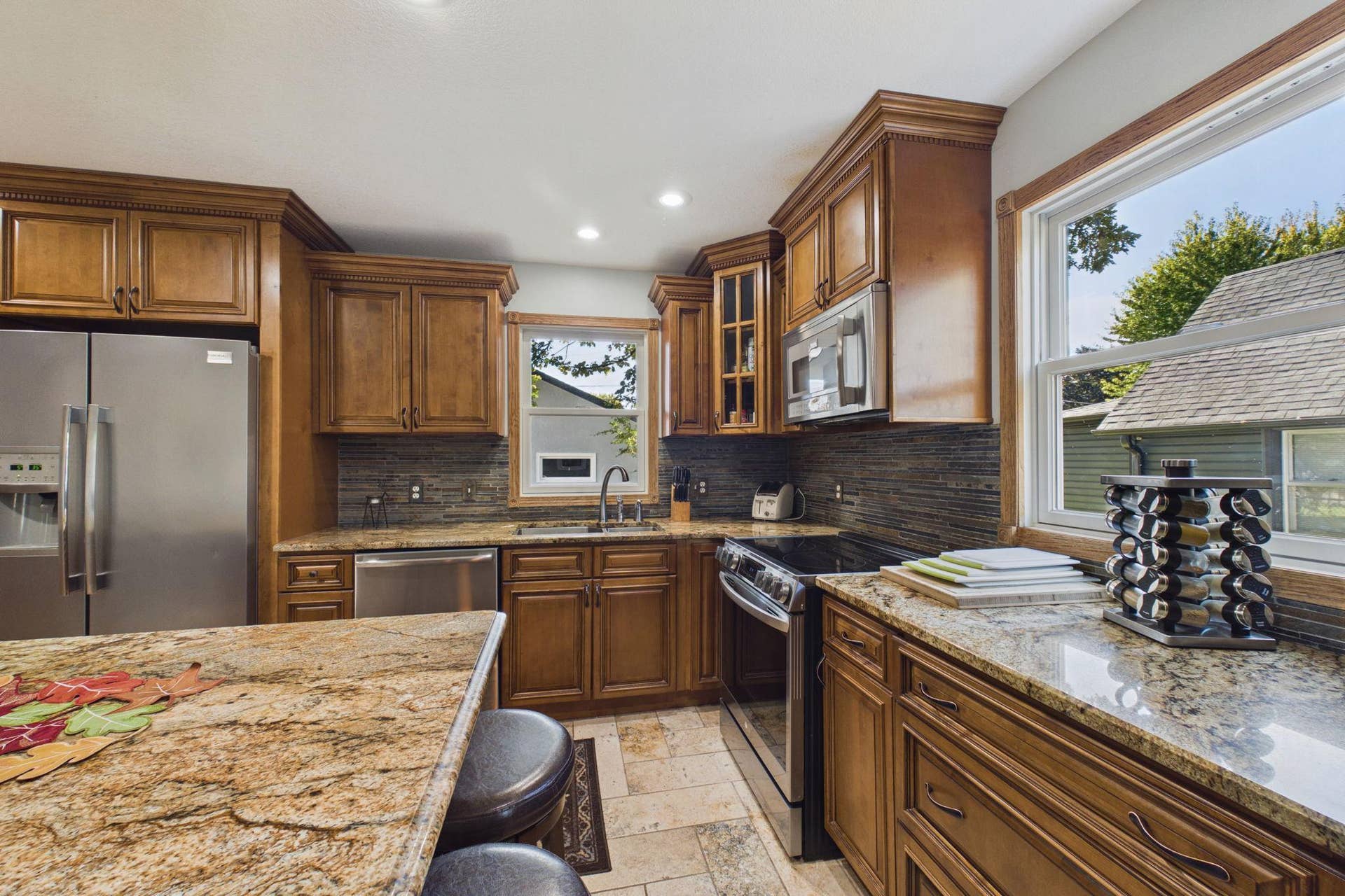 186 Hurley Street E, West Saint Paul, MN 55118 Tremendous counter space for food preparation
