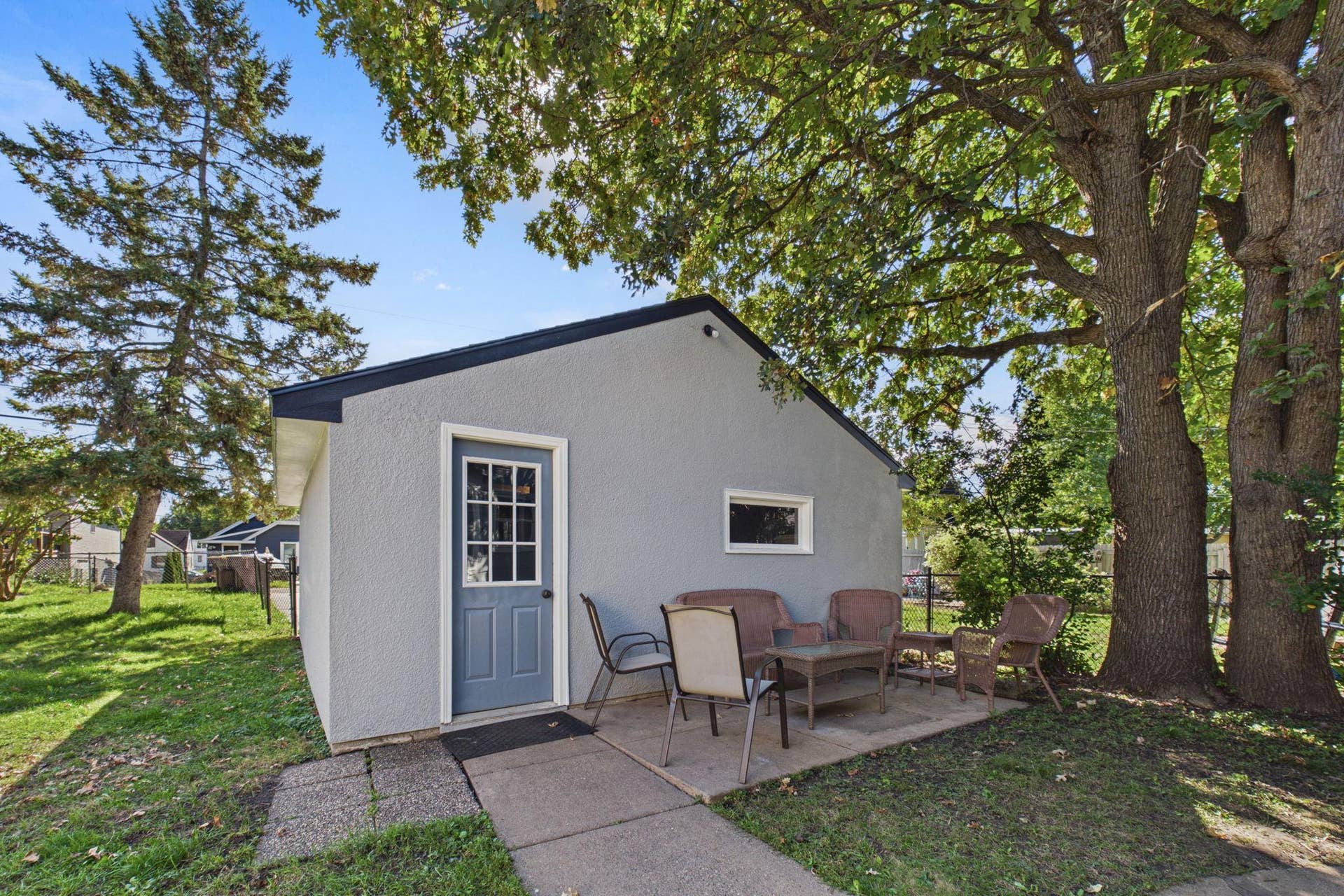 186 Hurley Street E, West Saint Paul, MN 55118 Beautiful setting under the shade.