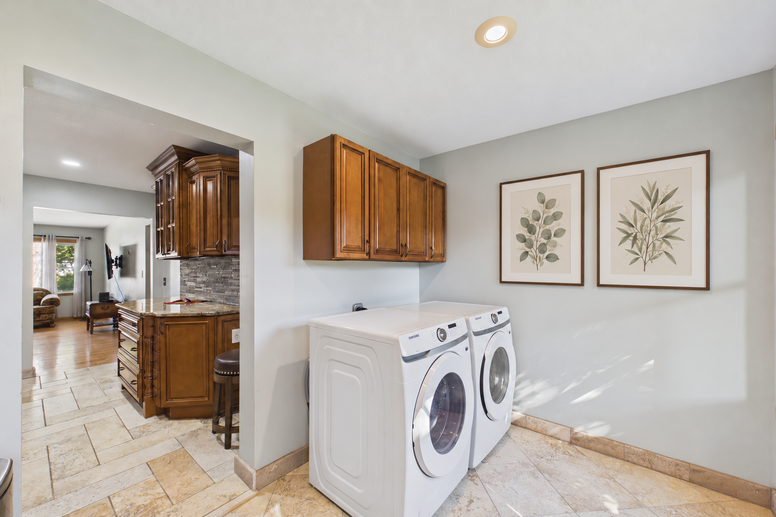 186 Hurley Street E, West Saint Paul, MN 55118 Main level laundry. virtually staged with arts