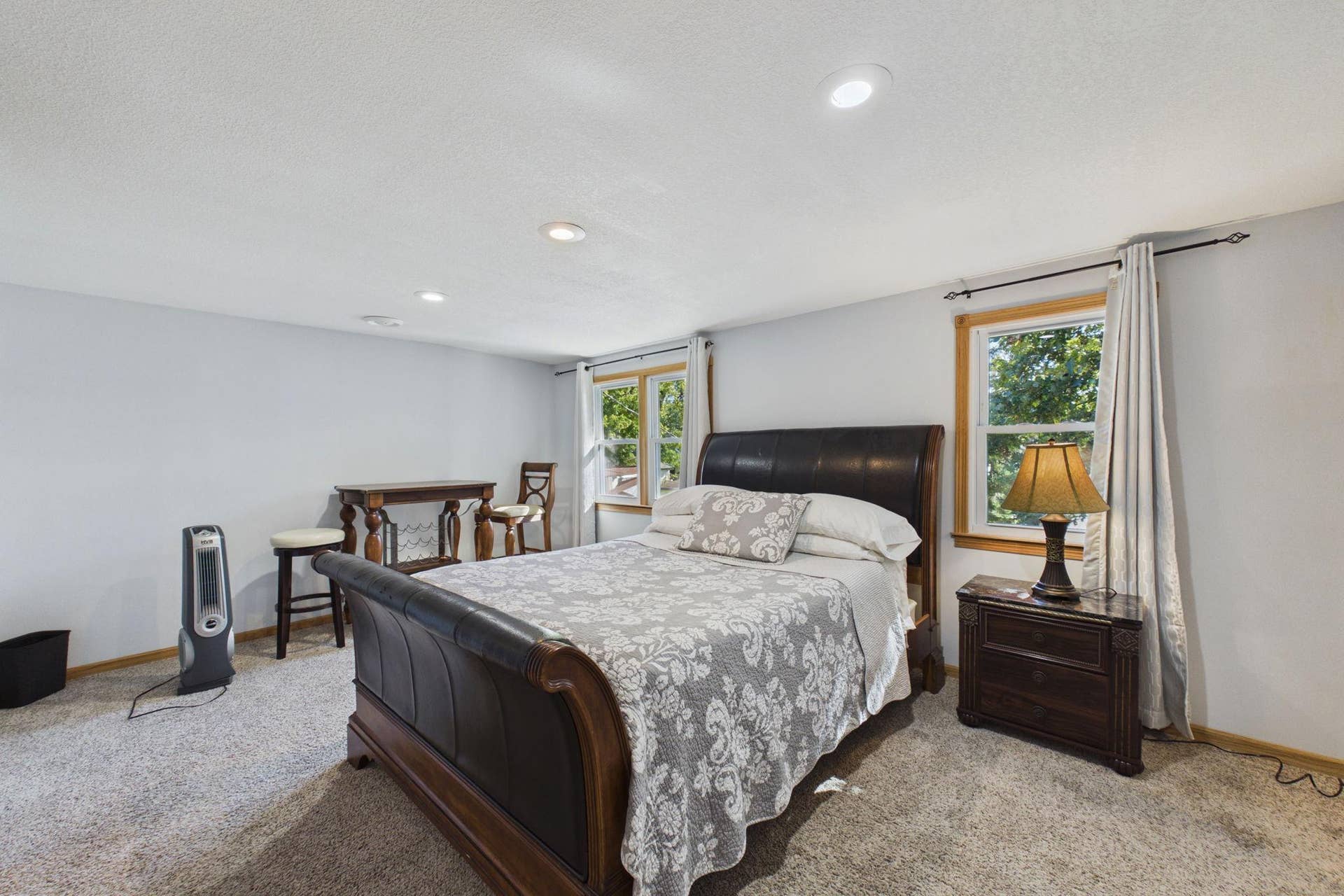186 Hurley Street E, West Saint Paul, MN 55118 Upper-Level Primary bedroom. Can easily accomodate a king size bed