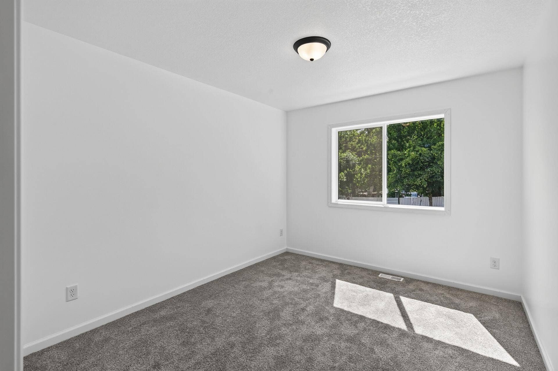 926 Galtier Street, 97, Saint Paul, MN 55117 15_926_Galtier15_mls.jpg