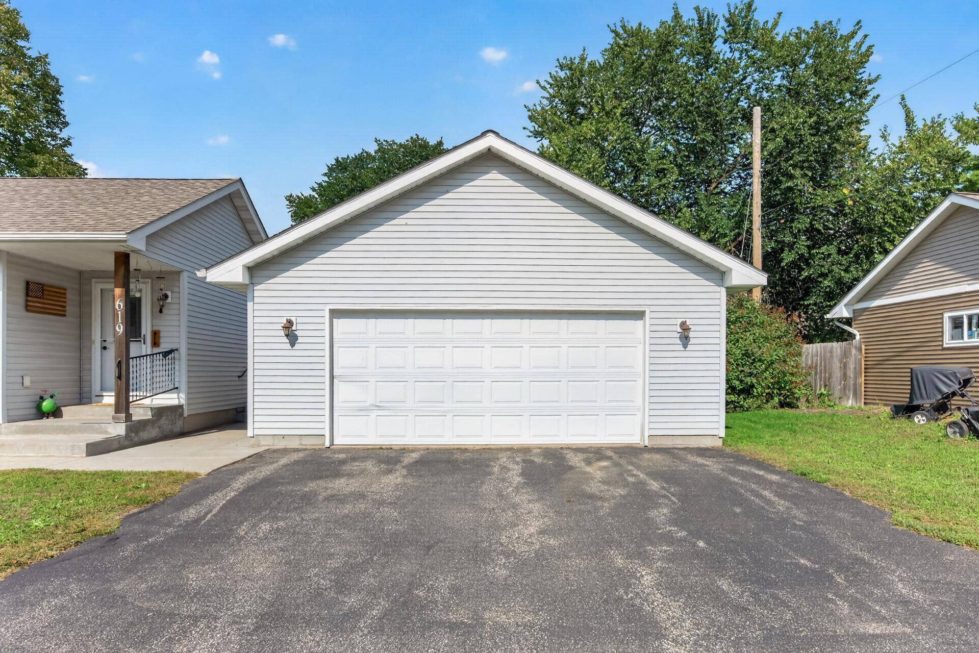 619 7th Street, Newport, MN 55055 23' x 23' Detached garage.