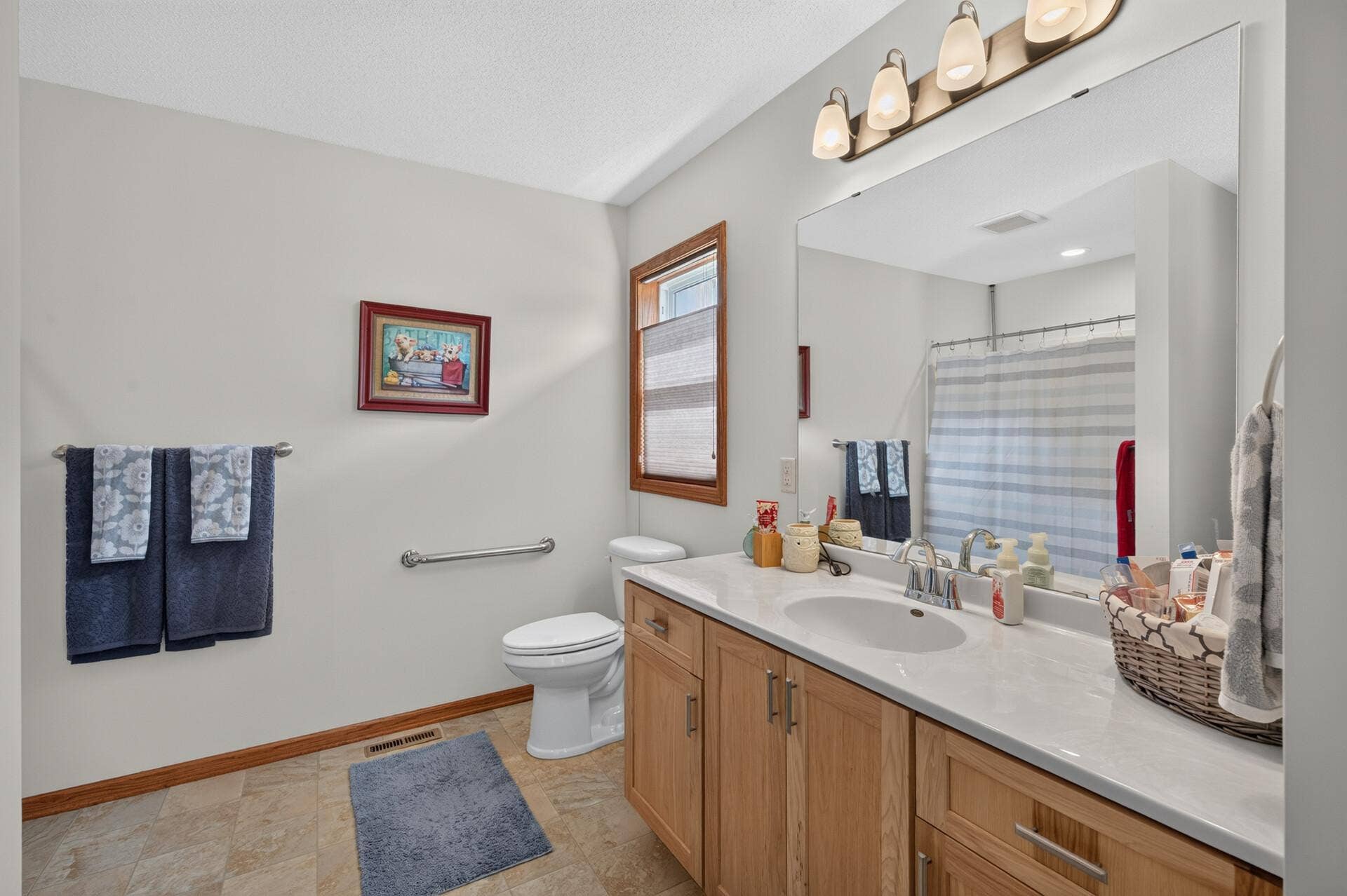 619 7th Street, Newport, MN 55055 Owner's bedroom private 3/4 bath, with linen closet & walk/in closet.