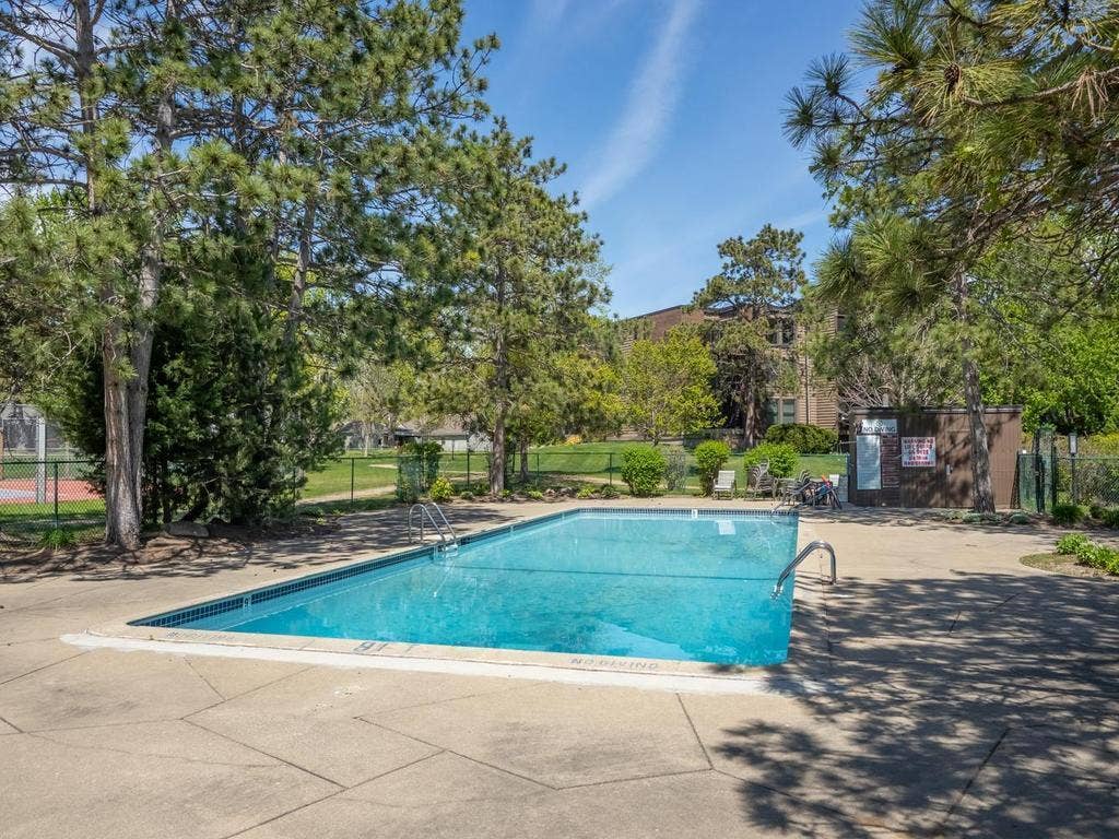 9700 Portland Avenue S, #331, Bloomington, MN 55420 033-003-Pool-1024x768.jpg