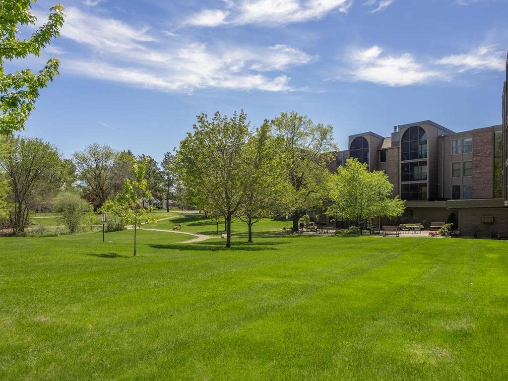 9700 Portland Avenue S, #331, Bloomington, MN 55420 032-001-Courtyard-1024x768.jpg