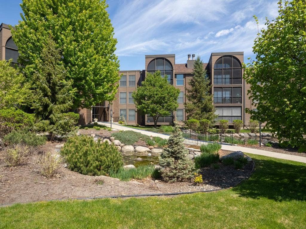 9700 Portland Avenue S, #331, Bloomington, MN 55420 027-040-Front-1024x768.jpg