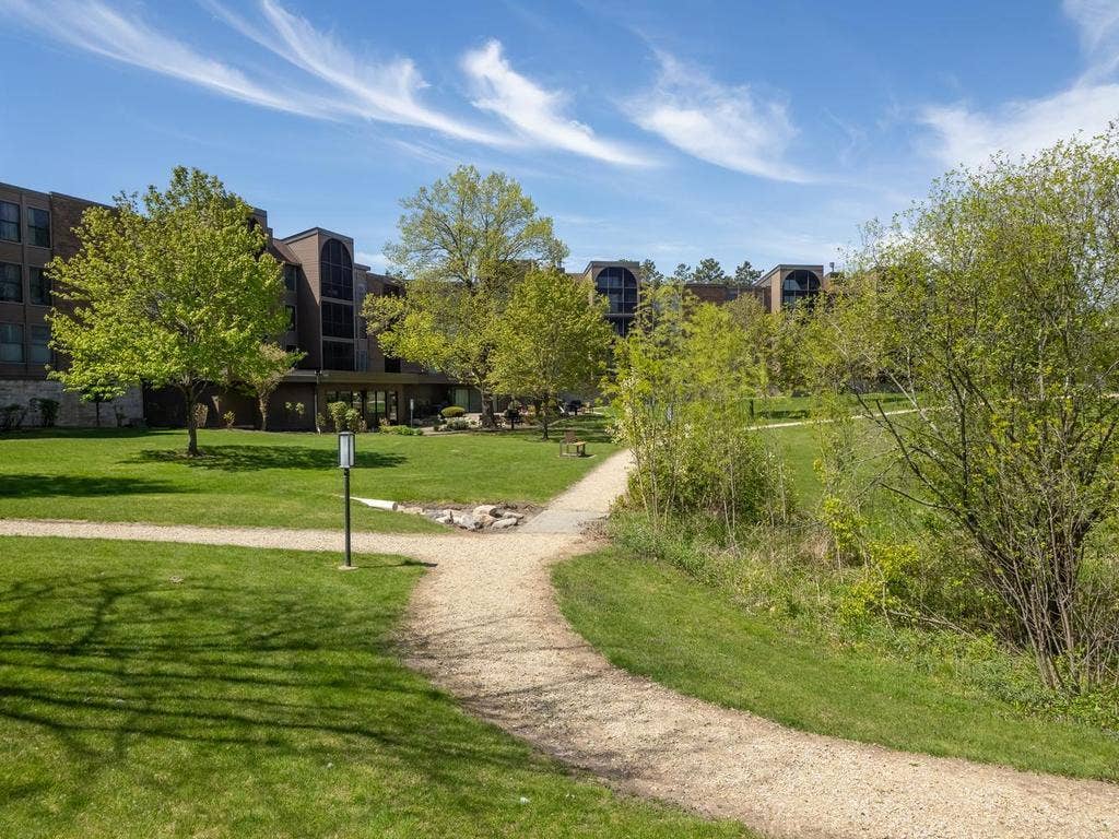 9700 Portland Avenue S, #331, Bloomington, MN 55420 037-020-Courtyard-1024x768.jpg