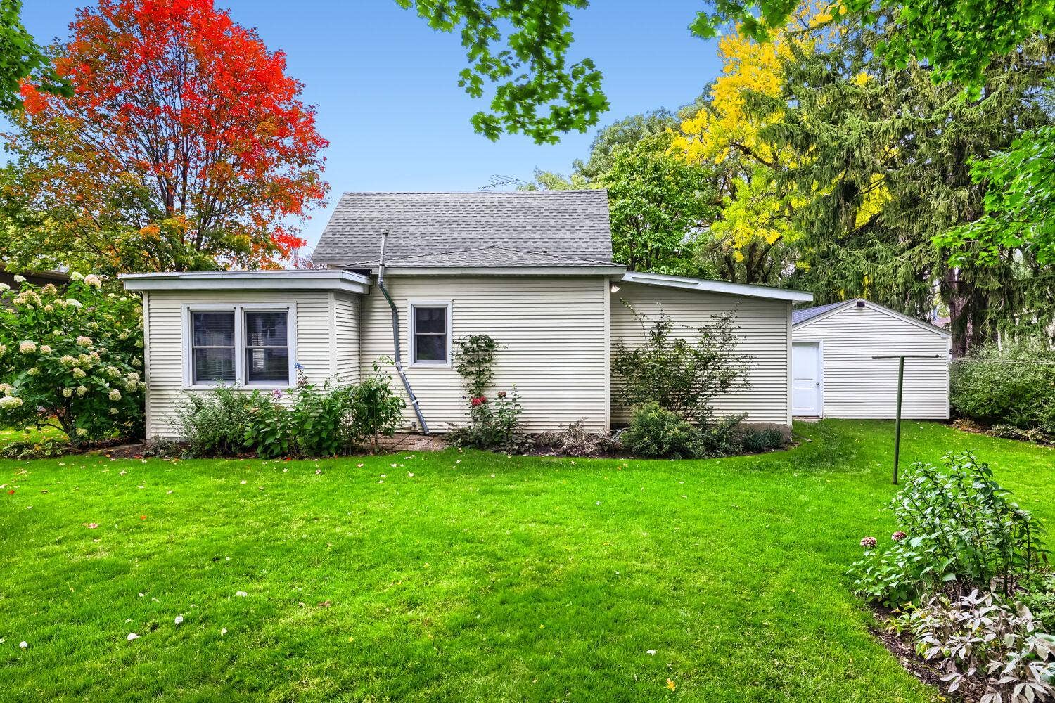 6051 Upper 46th Street N, Oakdale, MN 55128 6051 upper 46th Street N - Web Quality - 028 - 28 Exterior Rear.jpg