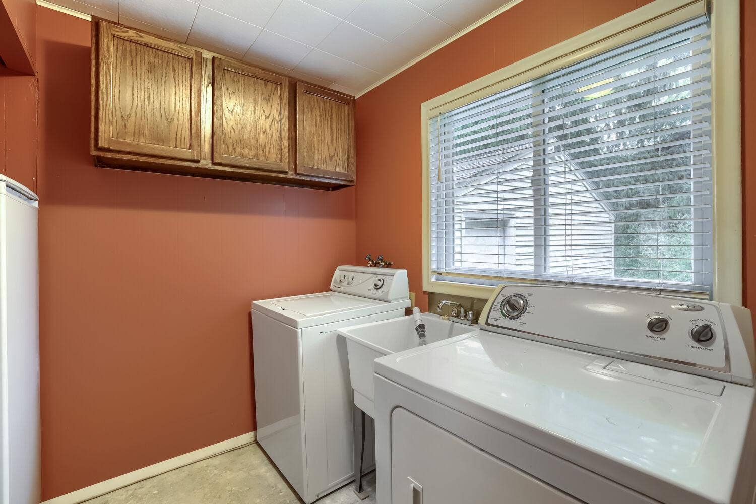 6051 Upper 46th Street N, Oakdale, MN 55128 6051 upper 46th Street N - Web Quality - 026 - 26 Laundry Room.jpg