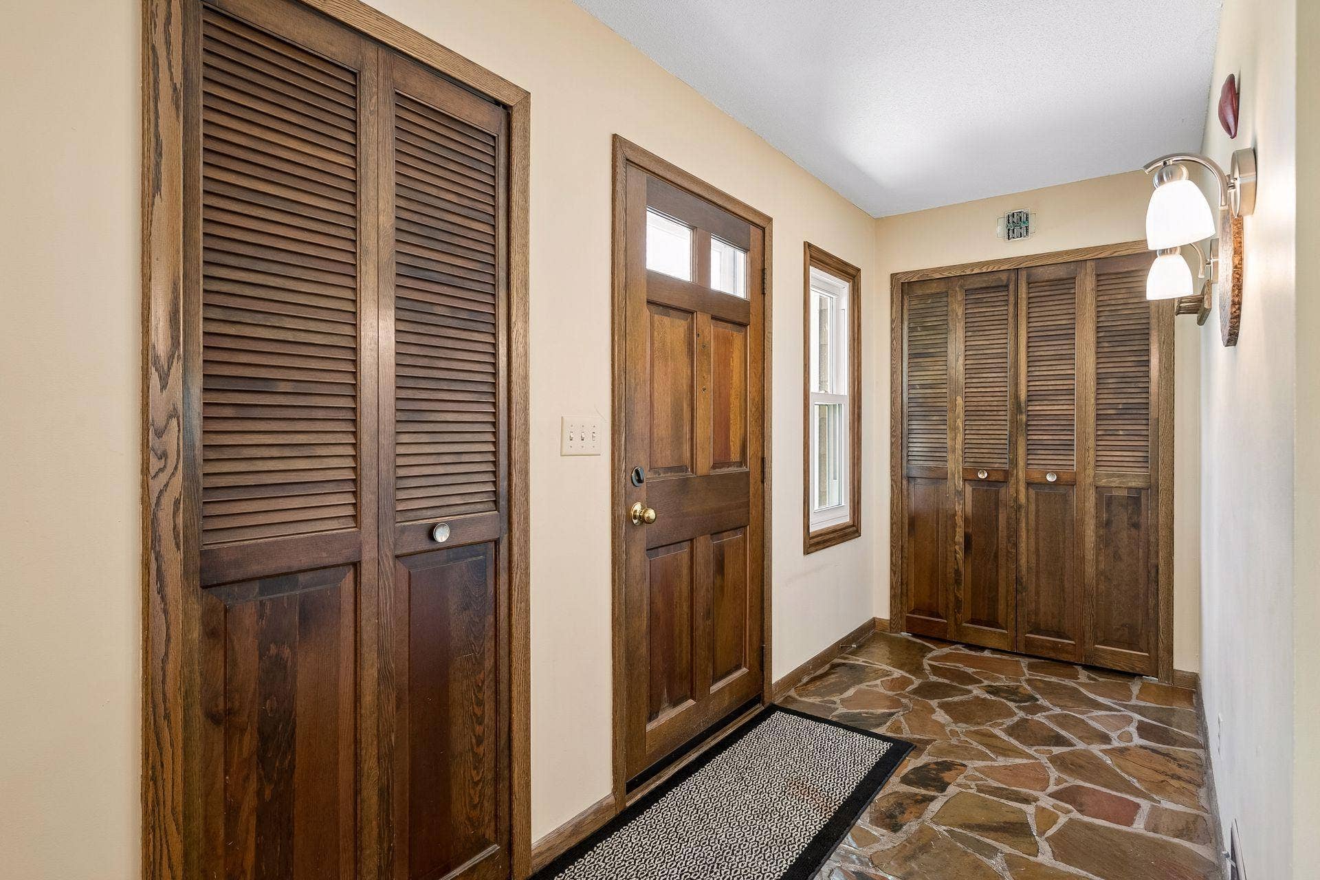 5000 Normandale Hglds Drive, Bloomington, MN 55437 Front entry hall