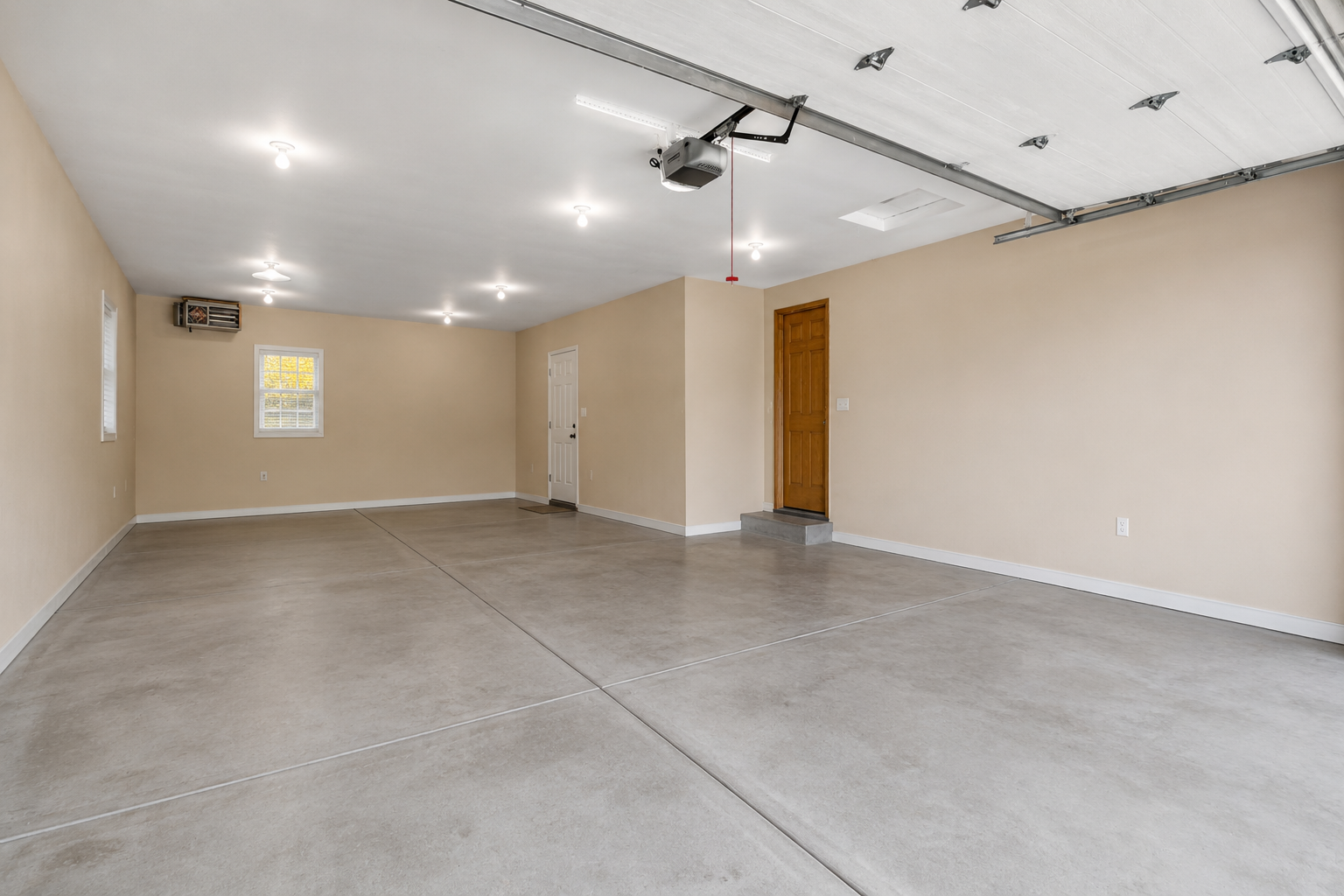 5000 Normandale Hglds Drive, Bloomington, MN 55437 Virtually staged - cleaned out