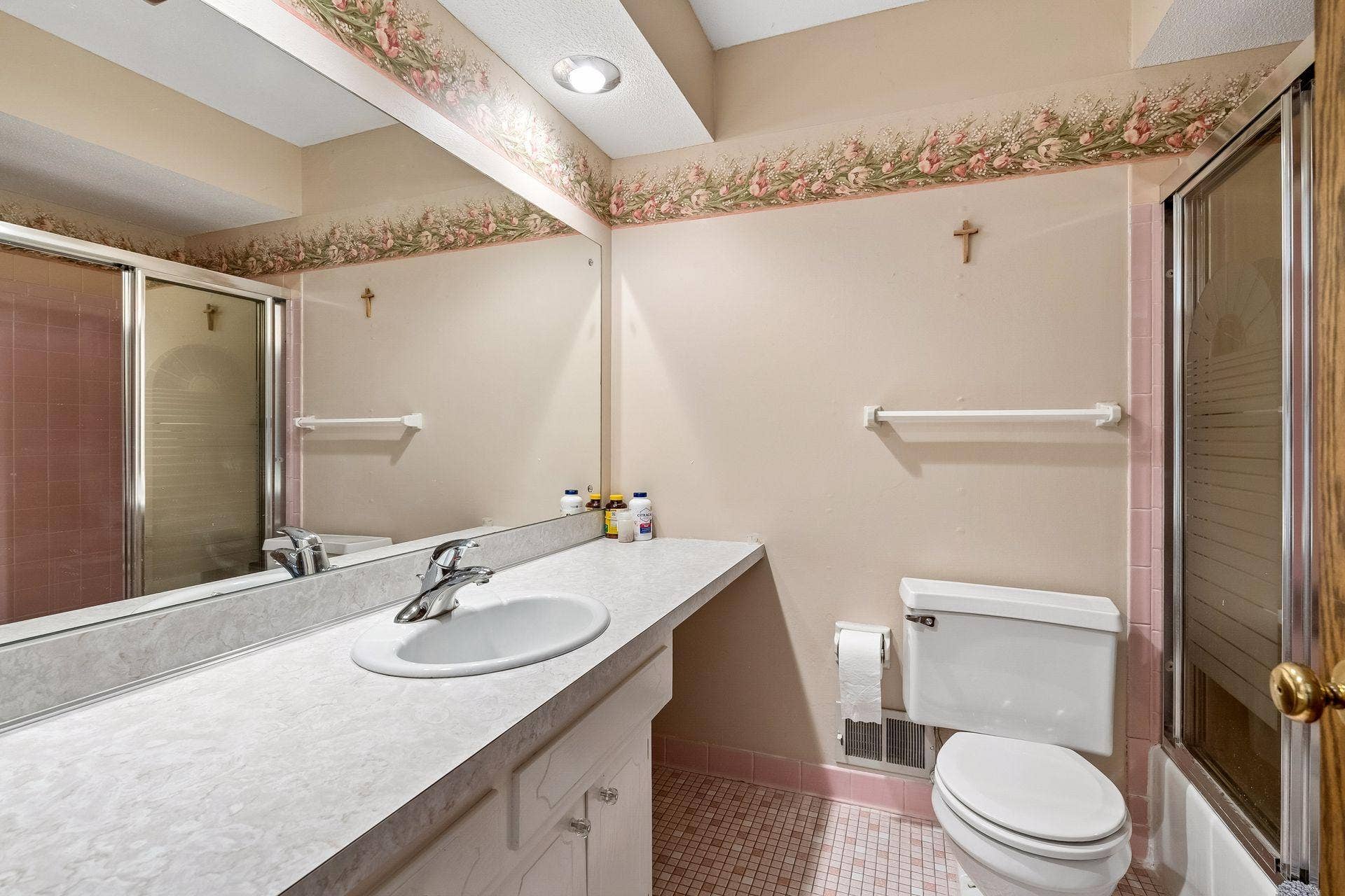 5000 Normandale Hglds Drive, Bloomington, MN 55437 Main Bath