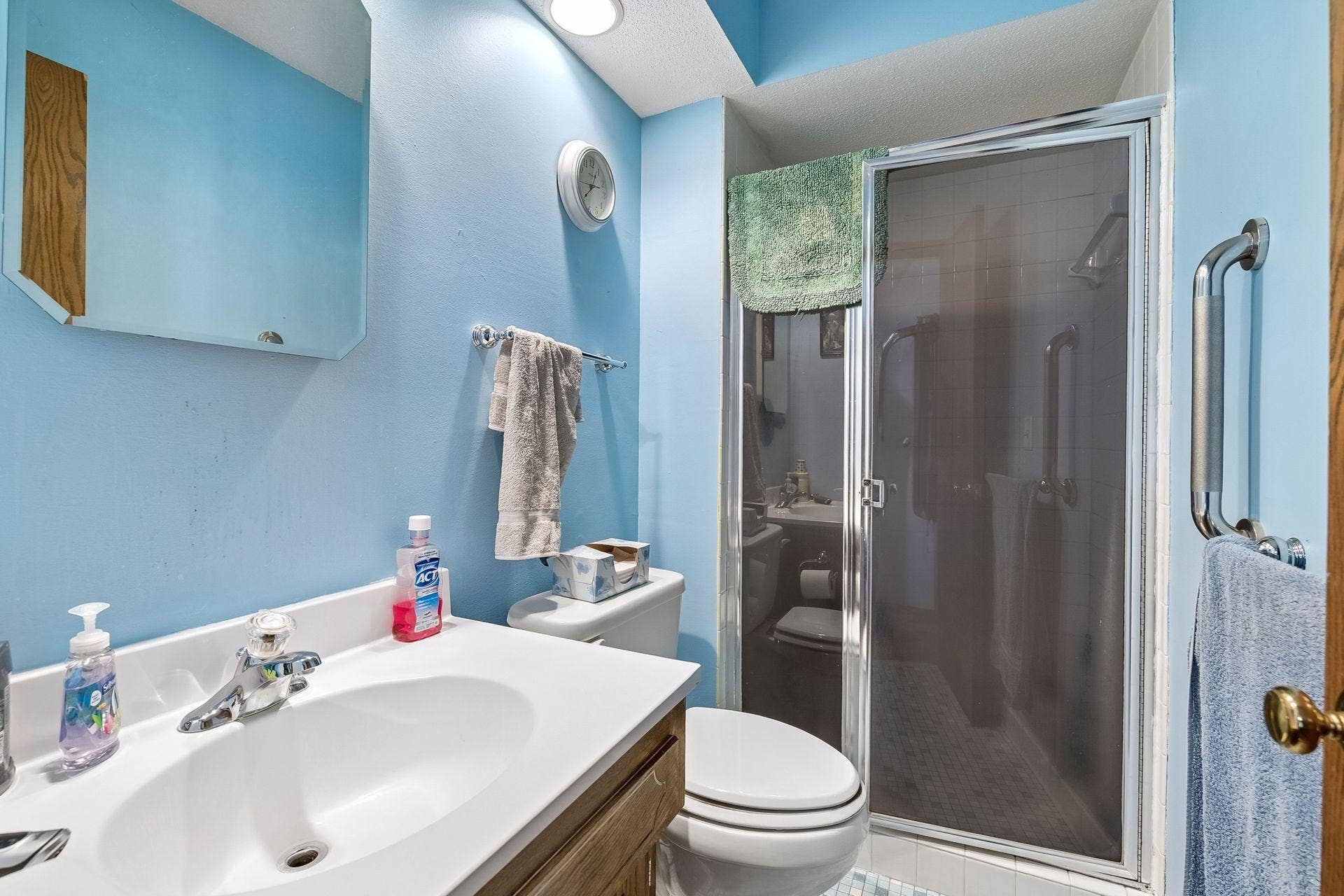 5000 Normandale Hglds Drive, Bloomington, MN 55437 3/4 Primary bath