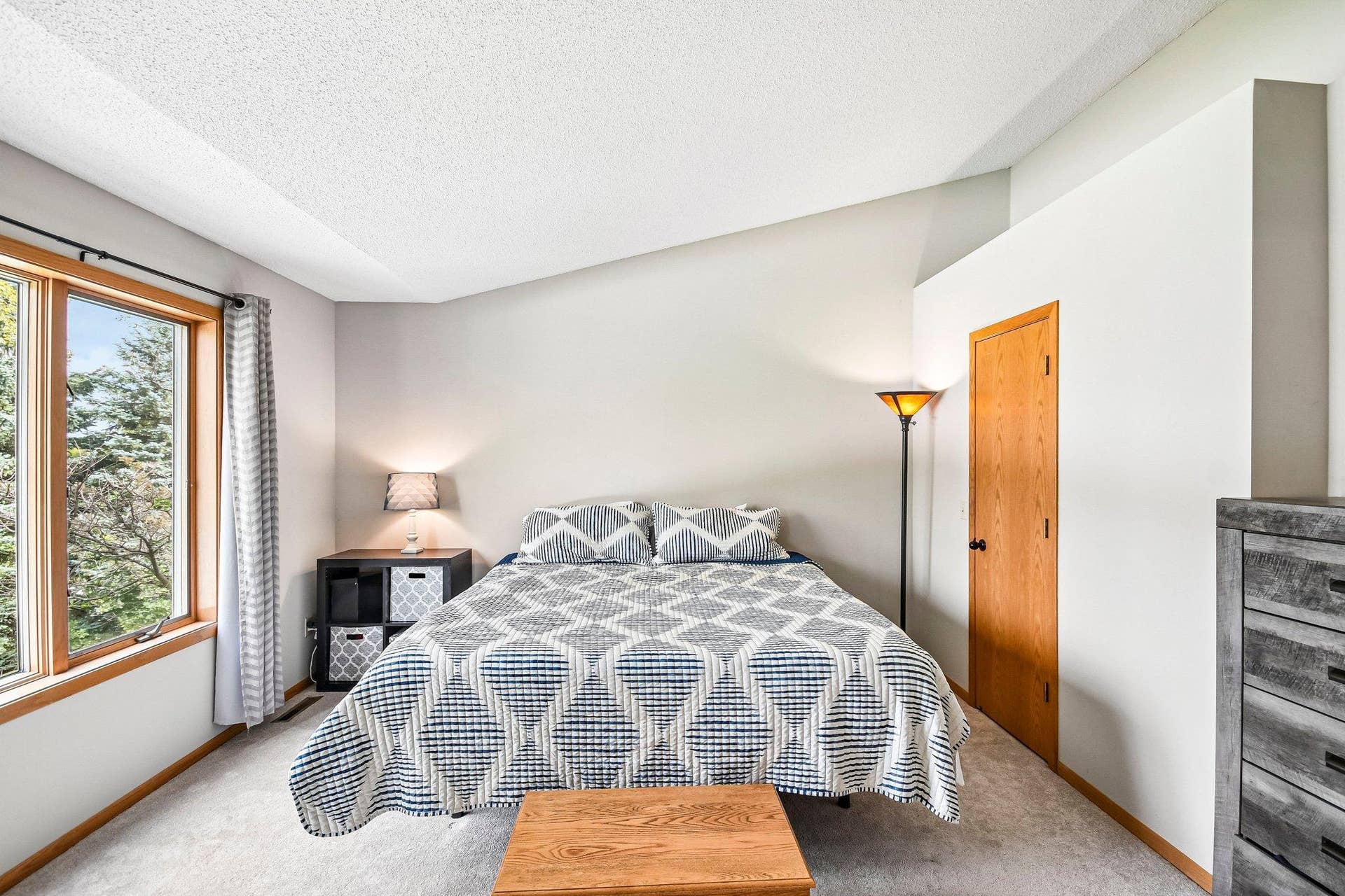 1075 Fallbrook Lane, Woodbury, MN 55125 29-web-or-mls-Fallbrook Ln-S2909-029.jpg