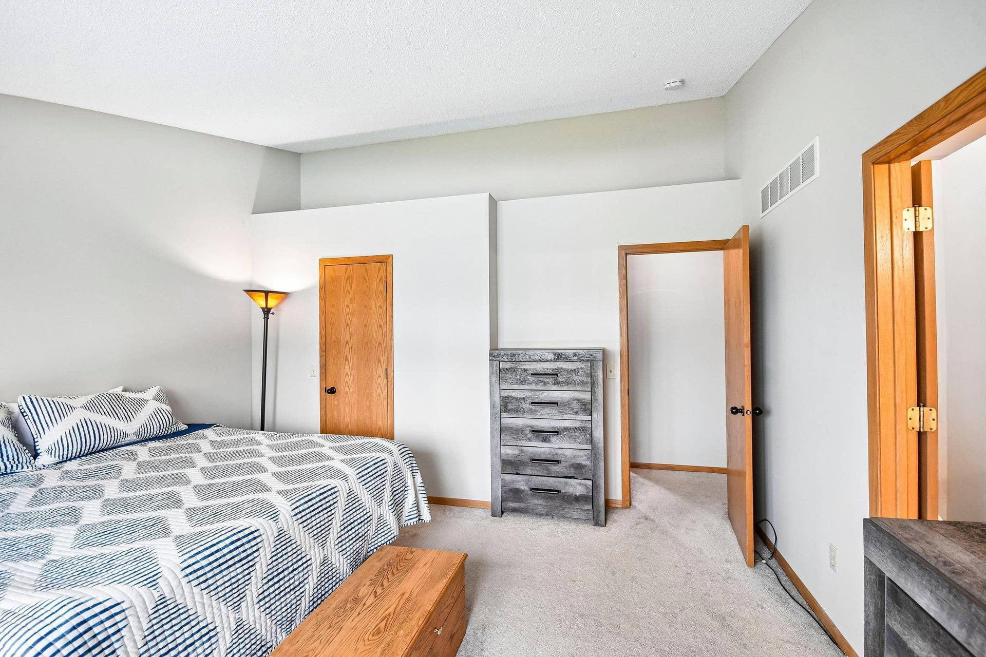 1075 Fallbrook Lane, Woodbury, MN 55125 30-web-or-mls-Fallbrook Ln-S2909-030.jpg