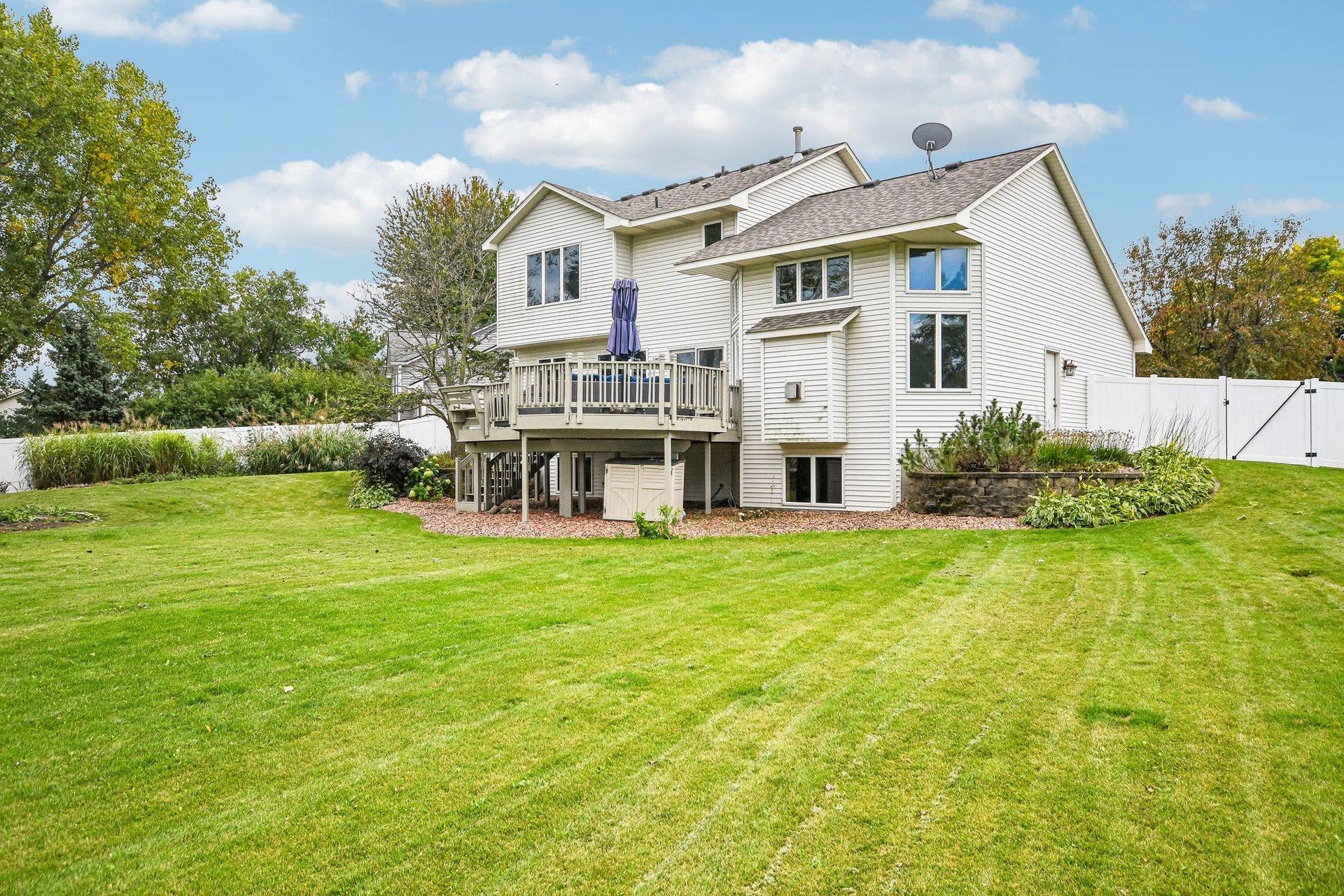 1075 Fallbrook Lane, Woodbury, MN 55125 50-web-or-mls-Fallbrook Ln-S2909-050.jpg
