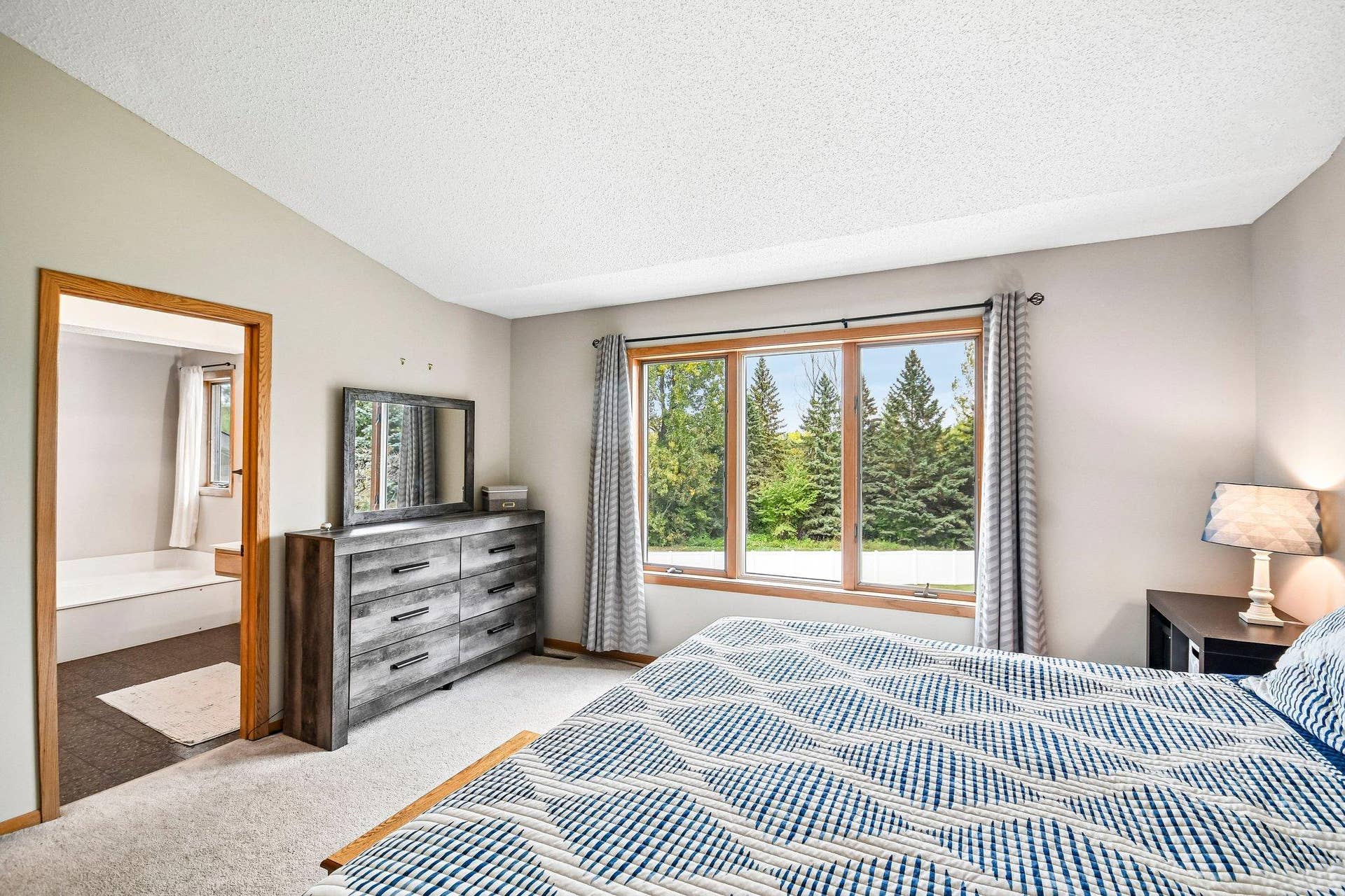 1075 Fallbrook Lane, Woodbury, MN 55125 31-web-or-mls-Fallbrook Ln-S2909-031.jpg