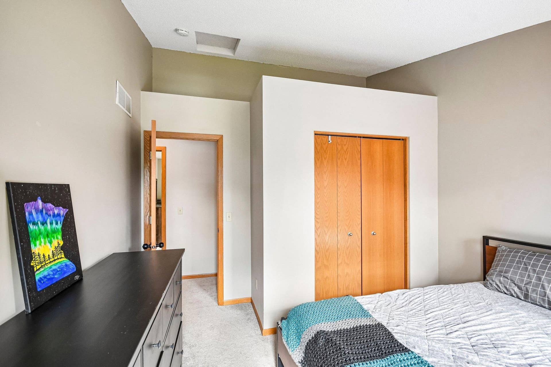 1075 Fallbrook Lane, Woodbury, MN 55125 27-web-or-mls-Fallbrook Ln-S2909-027.jpg
