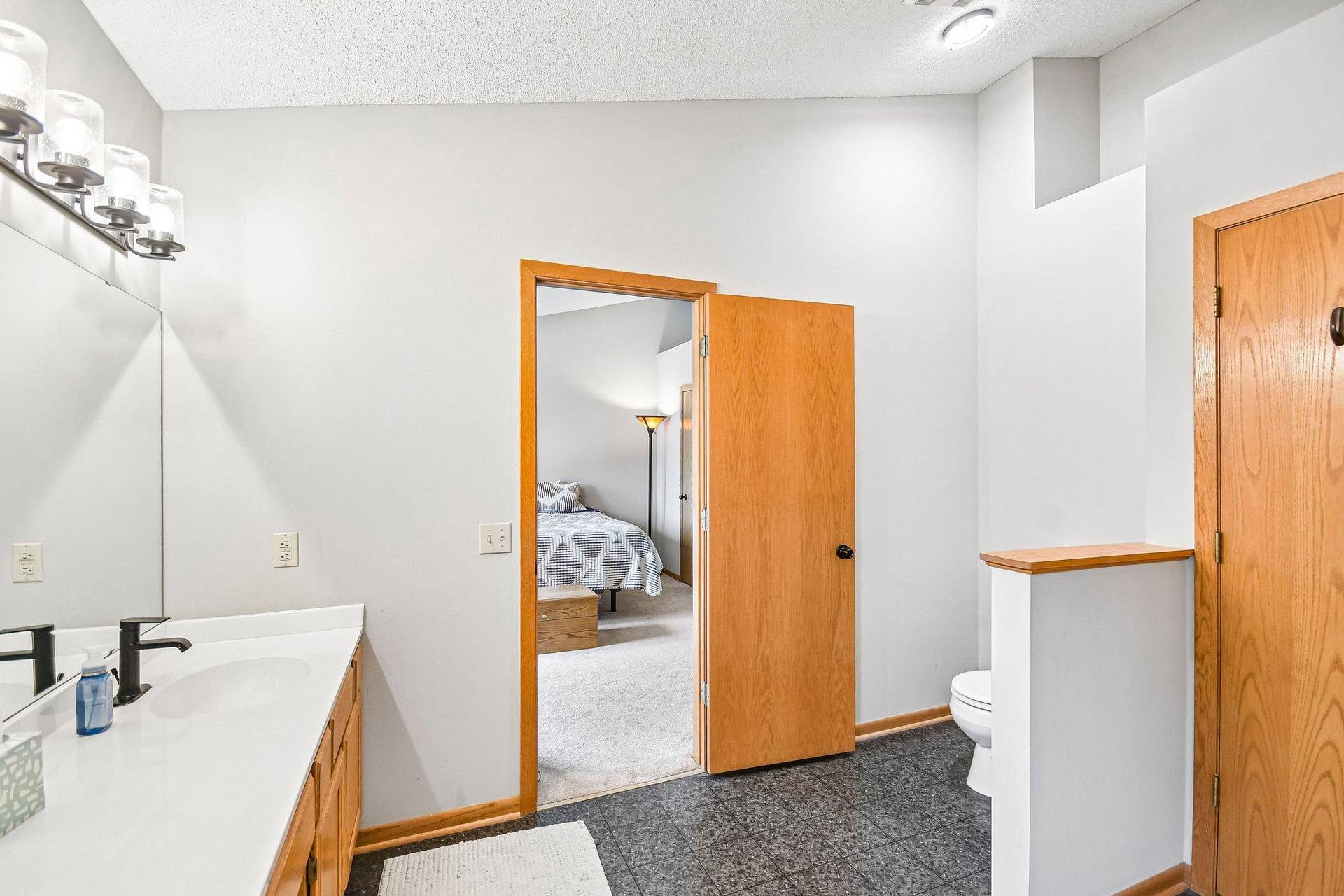 1075 Fallbrook Lane, Woodbury, MN 55125 35-web-or-mls-Fallbrook Ln-S2909-035.jpg