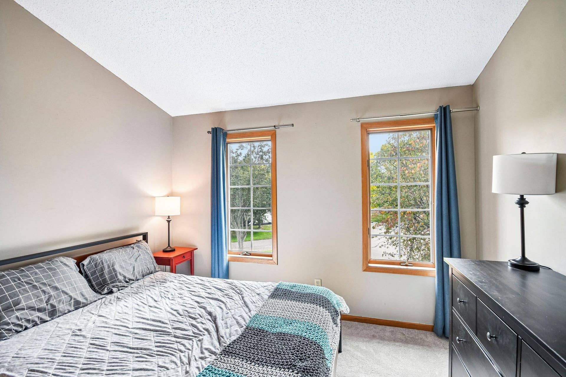 1075 Fallbrook Lane, Woodbury, MN 55125 28-web-or-mls-Fallbrook Ln-S2909-028.jpg