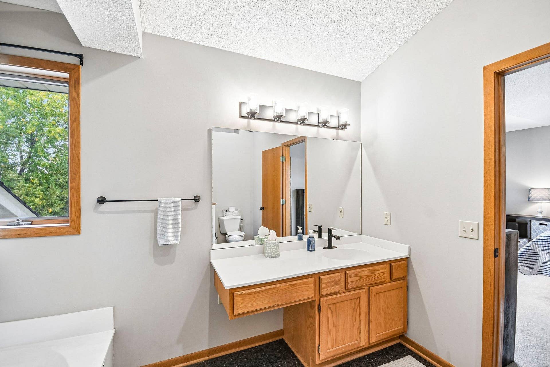 1075 Fallbrook Lane, Woodbury, MN 55125 34-web-or-mls-Fallbrook Ln-S2909-034.jpg