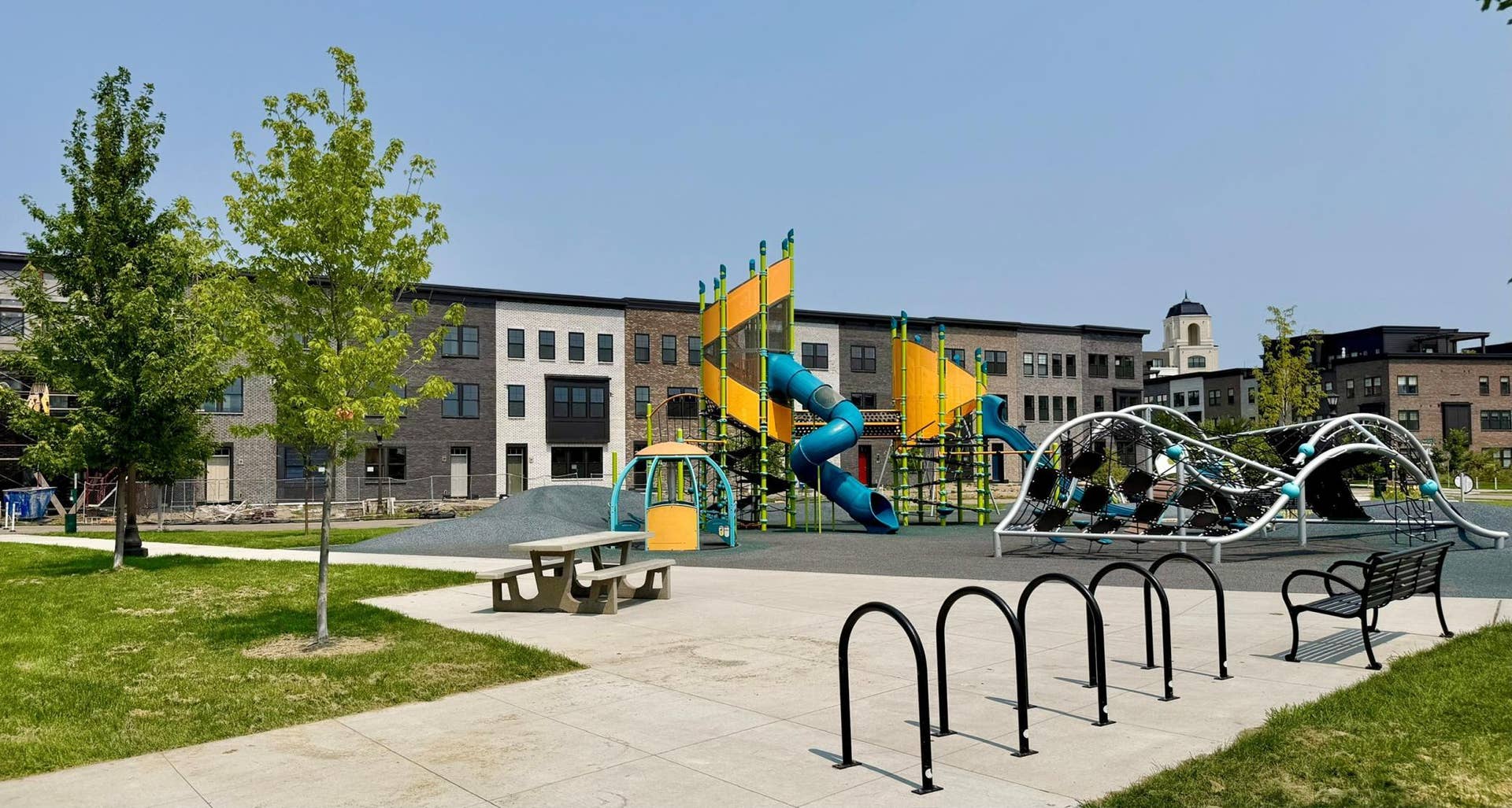 New community park offers pickle ball and basketball courts and great play ground area.