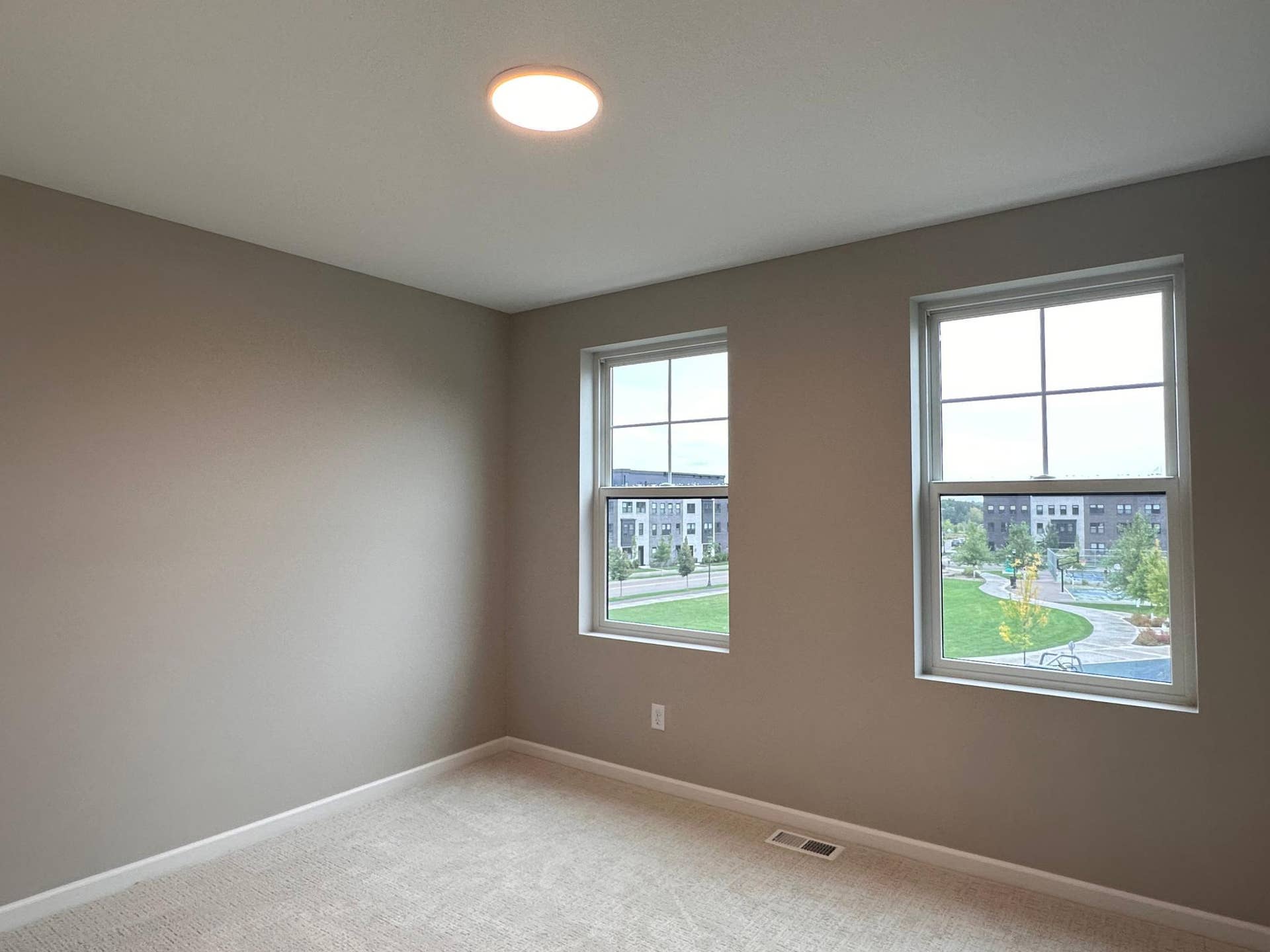 2277 Beechwood Avenue, 94, Saint Paul, MN 55116