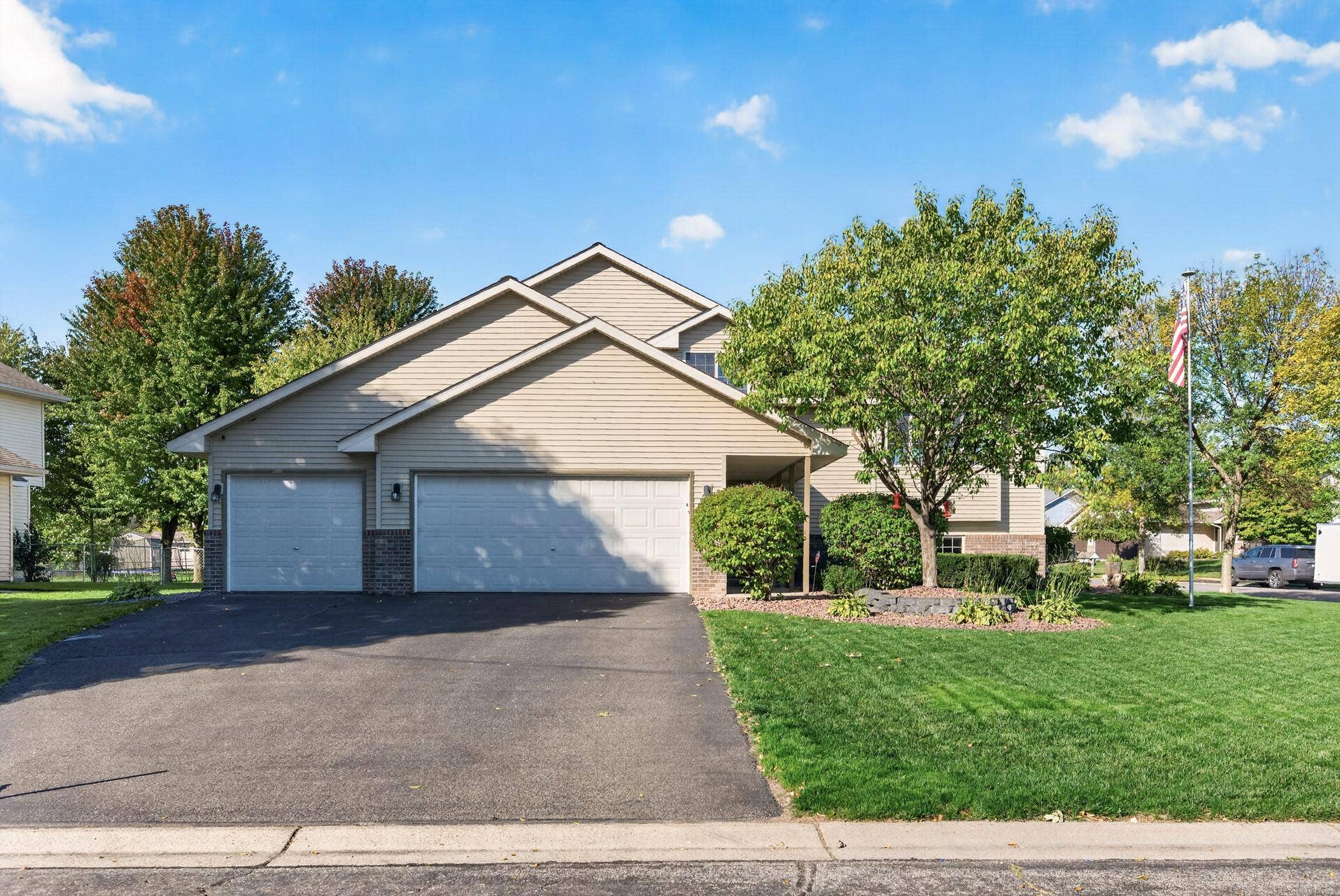3765 Woodside Drive, Monticello, MN 55362 Plenty of parking spaces.