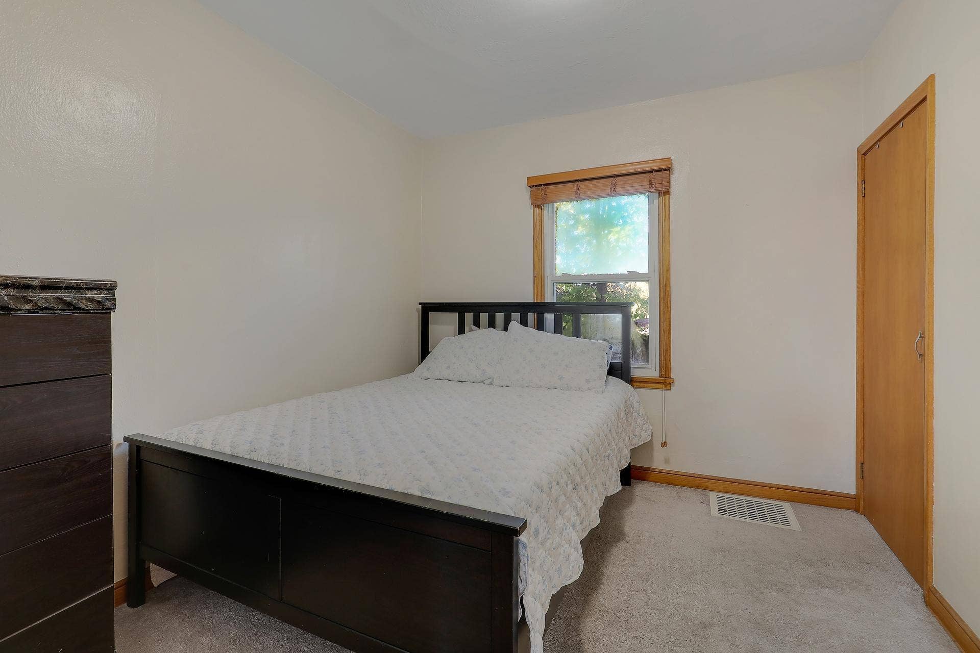 1322 Reaney Avenue, 92, Saint Paul, MN 55106 8710Photography-Web-Friendly-1322-Reaney-Avenue-East-Saint-Paul-MN-55106-27.jpg