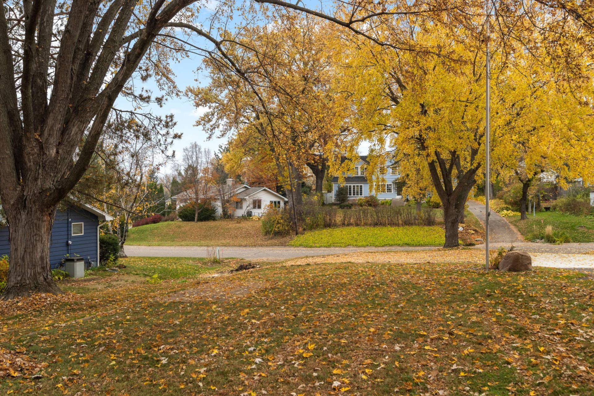 xxxx Ramsey Street W, Stillwater, MN 55038 Nice flat lot ready for your dream home!