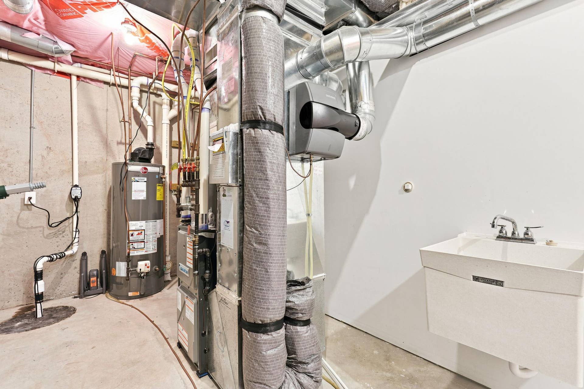 7143 Arthur Drive, Woodbury, MN 55125 New furnace and AC (2022).