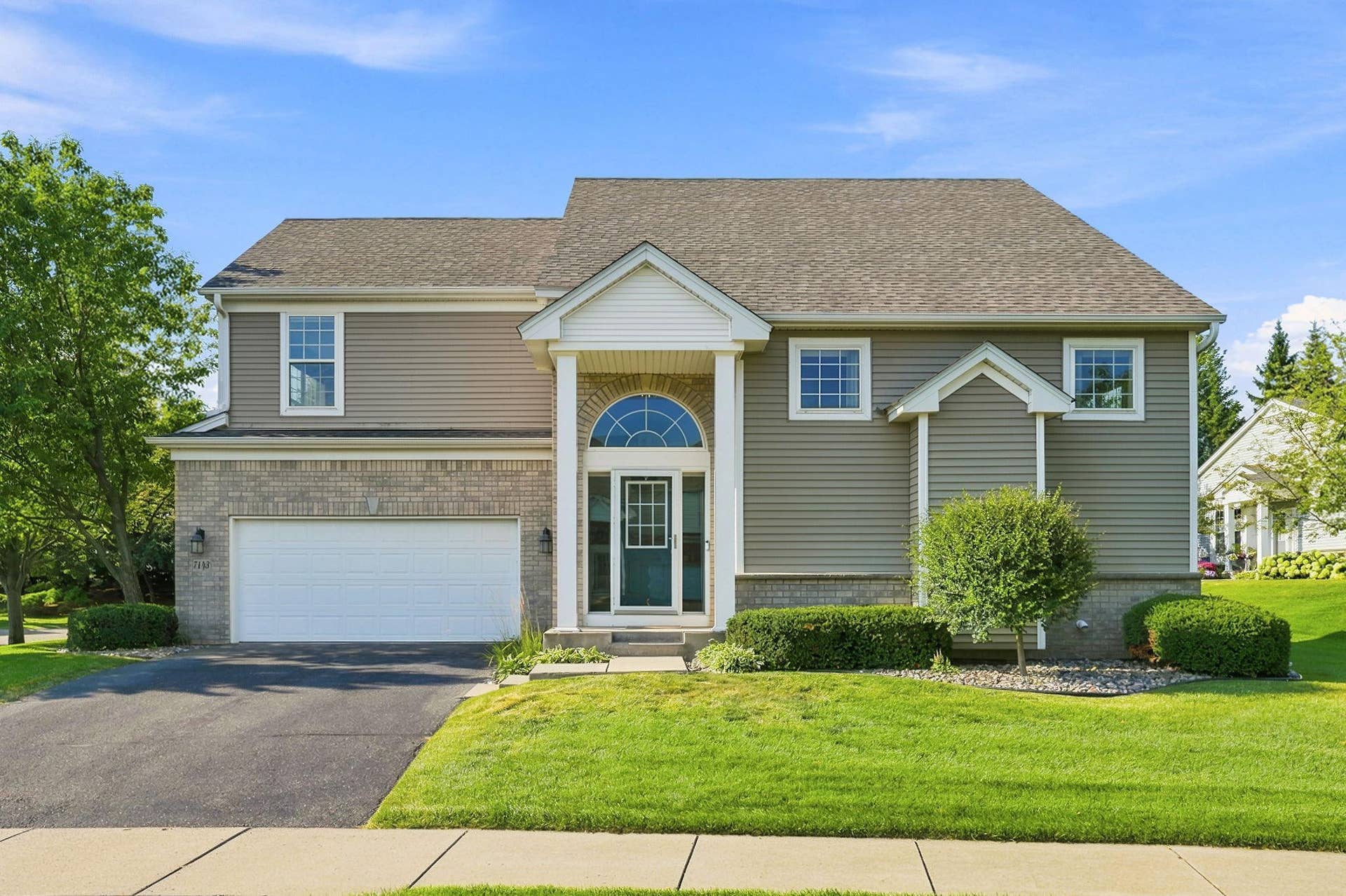 7143 Arthur Drive, Woodbury, MN 55125 Welcome to 7143 Arthur Drive in Woodbury, MN