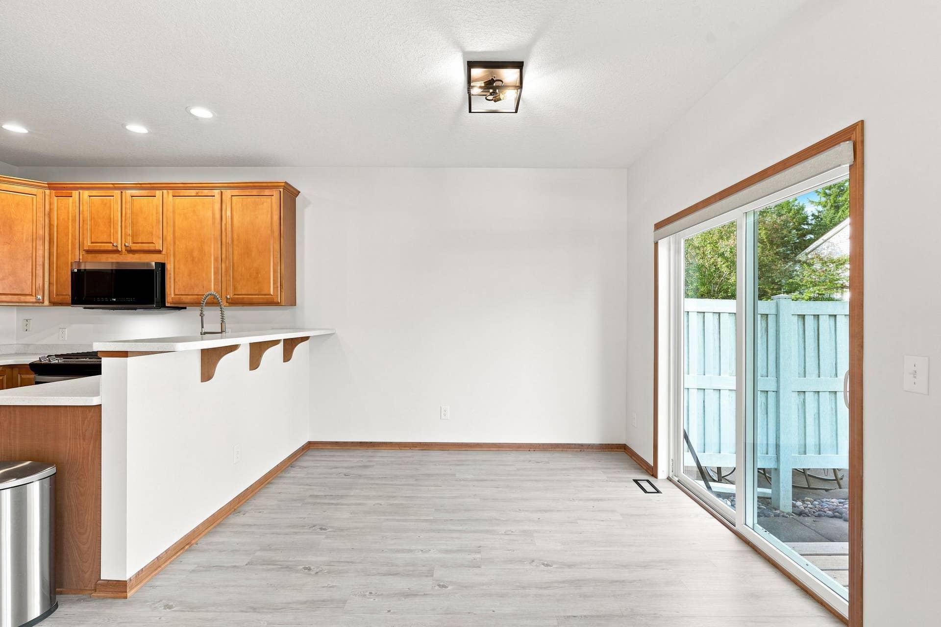 7143 Arthur Drive, Woodbury, MN 55125 7143 Arthur Drive, Woodbury, MN 55125