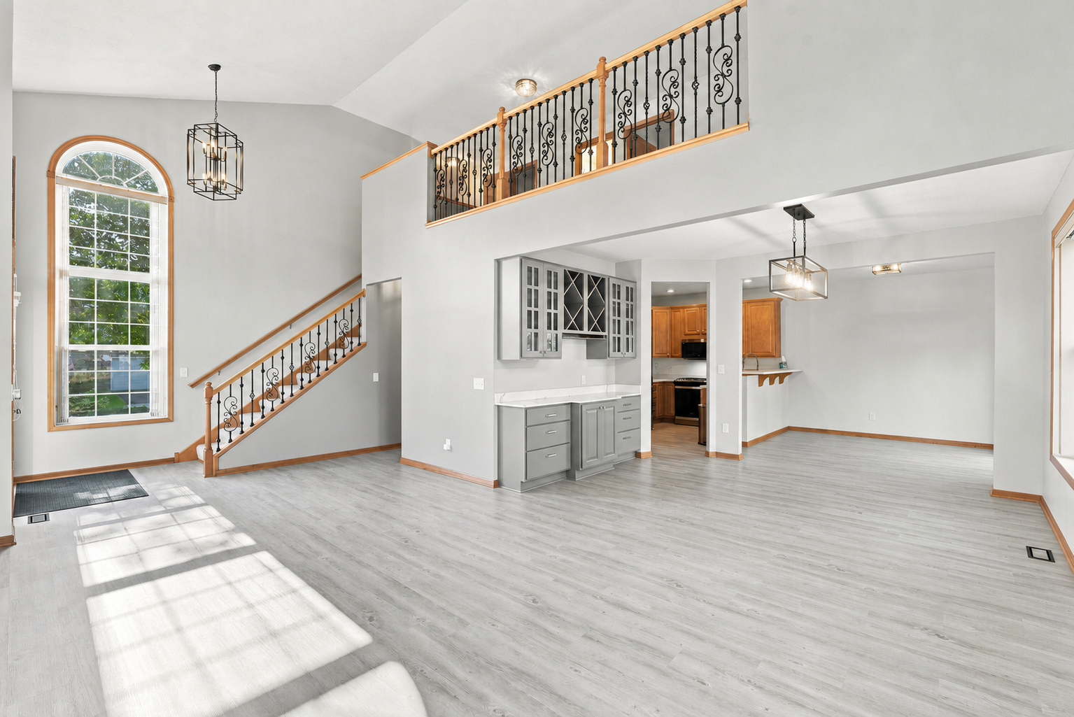 7143 Arthur Drive, Woodbury, MN 55125 A thoughtful update was to remove the pocket-window wall between the kitchen and dining room providing more space, light, and easy visiting while entertaining.